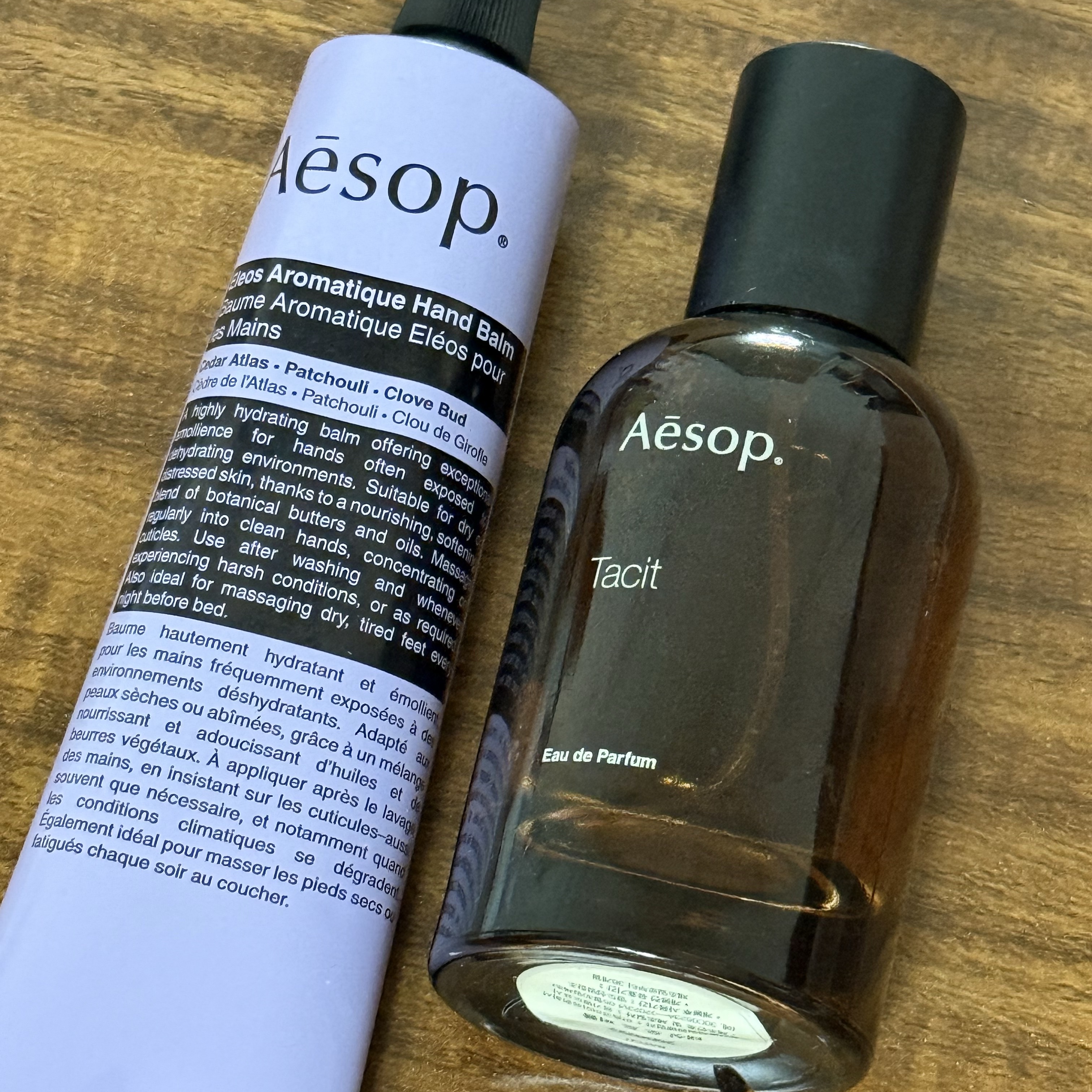 Aesop Tacit Eau De Parfum 50ml, Aesop Eleos Aromatique Hand Balm 75ml 착용 스타일