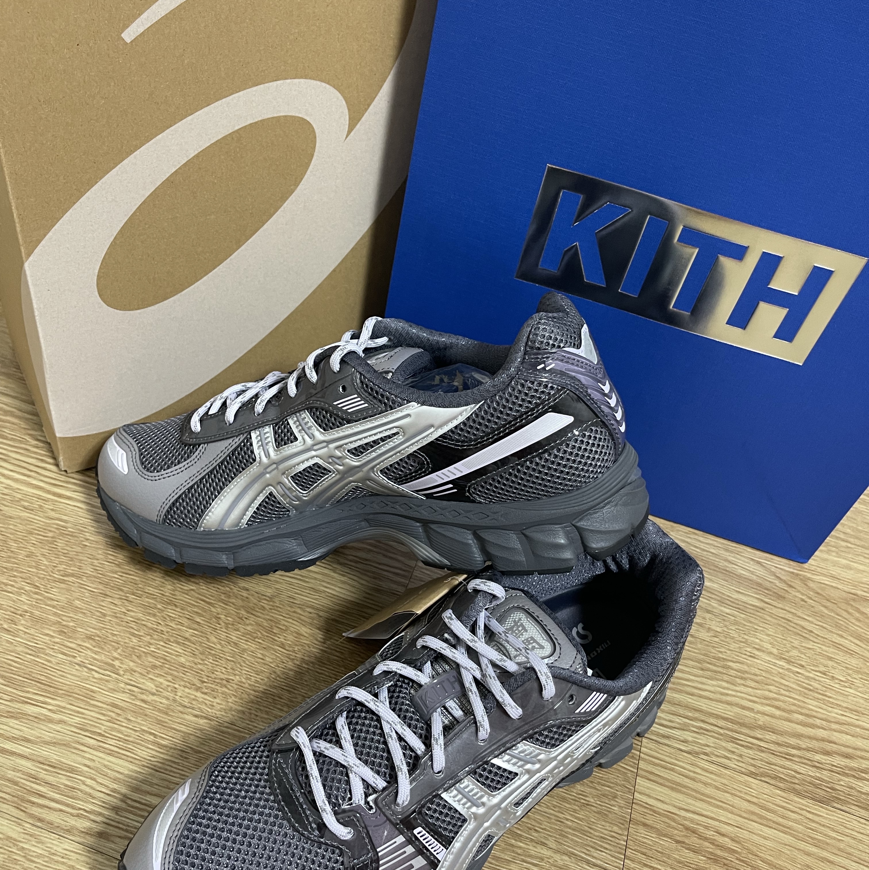 Asics x Kith Gel-Kayano 12.1 Tornado Pure Silver 착용 스타일