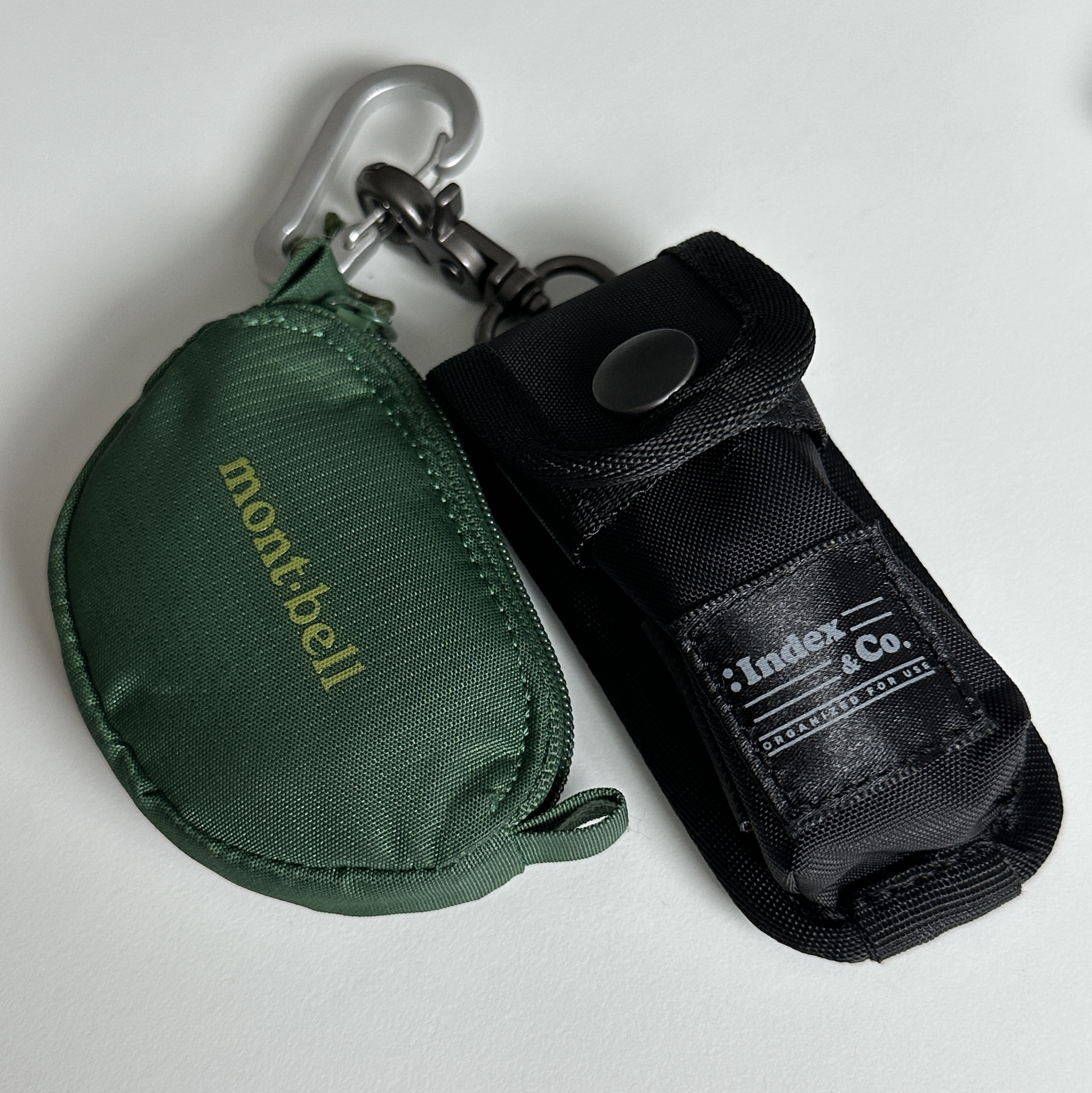 Index&Co. Gadget Lip Balm Case Black 착용 스타일 - 1