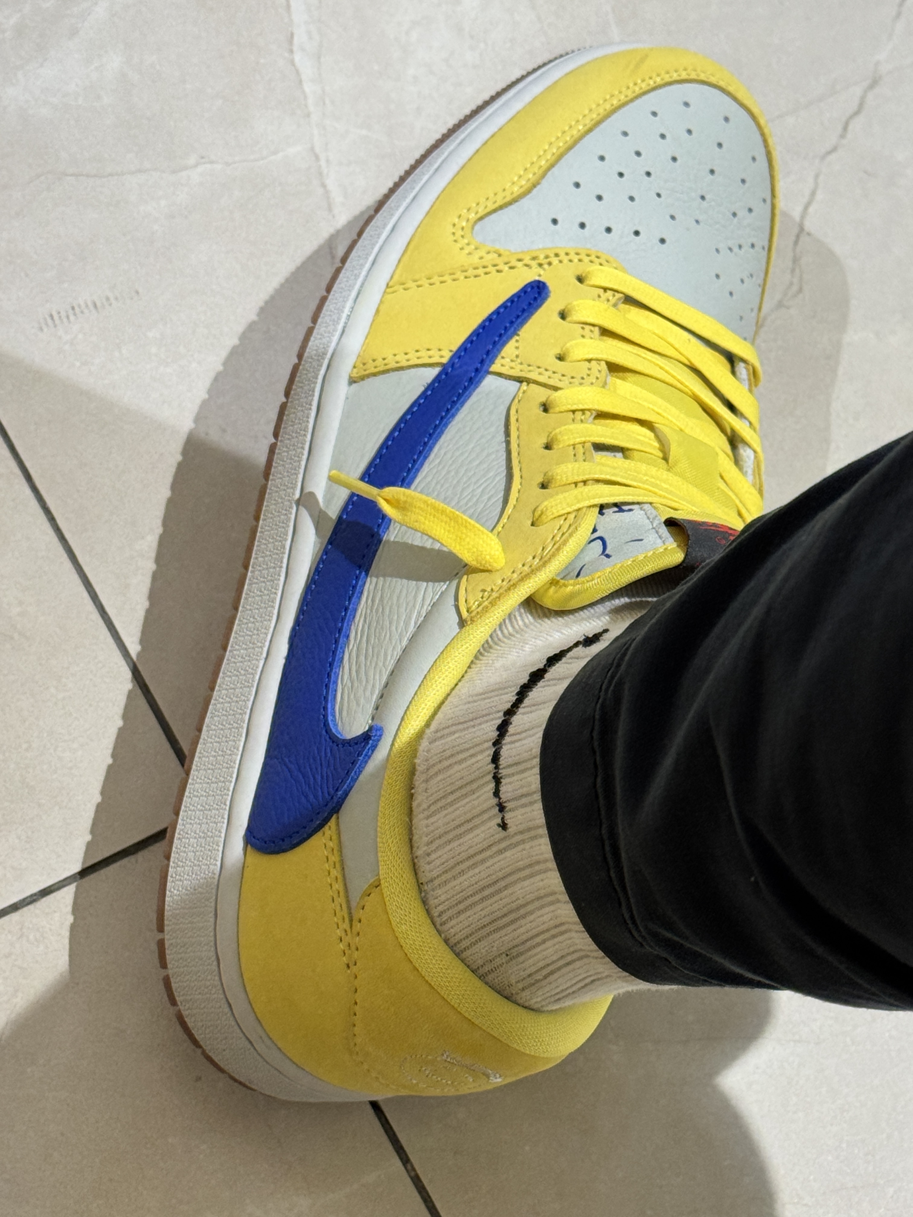 (W) Jordan 1 x Travis Scott Retro Low OG SP Canary 착용 스타일