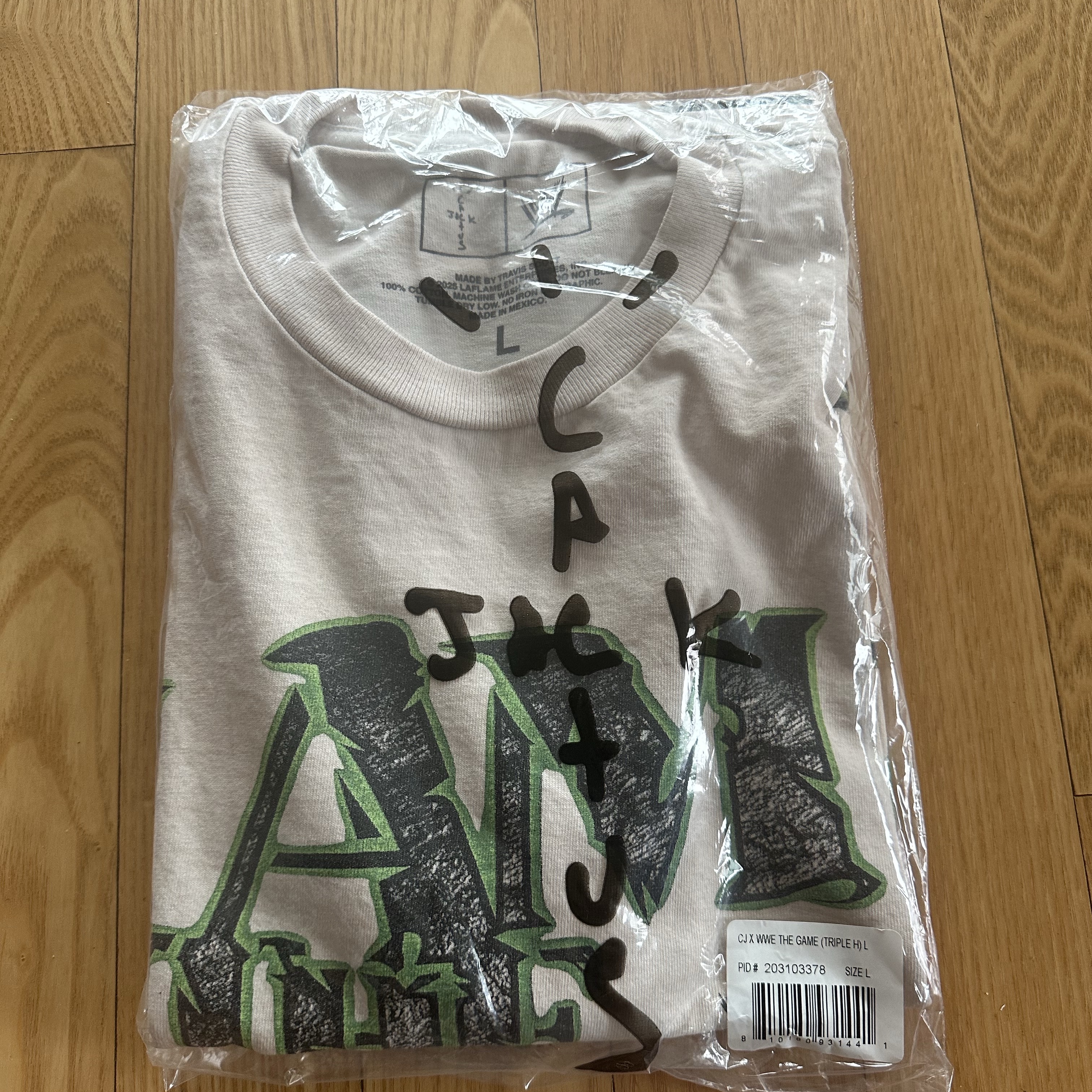 Travis Scott Cactus Jack x WWE The Game T-Shirt Triple H White 착용 스타일 - 1