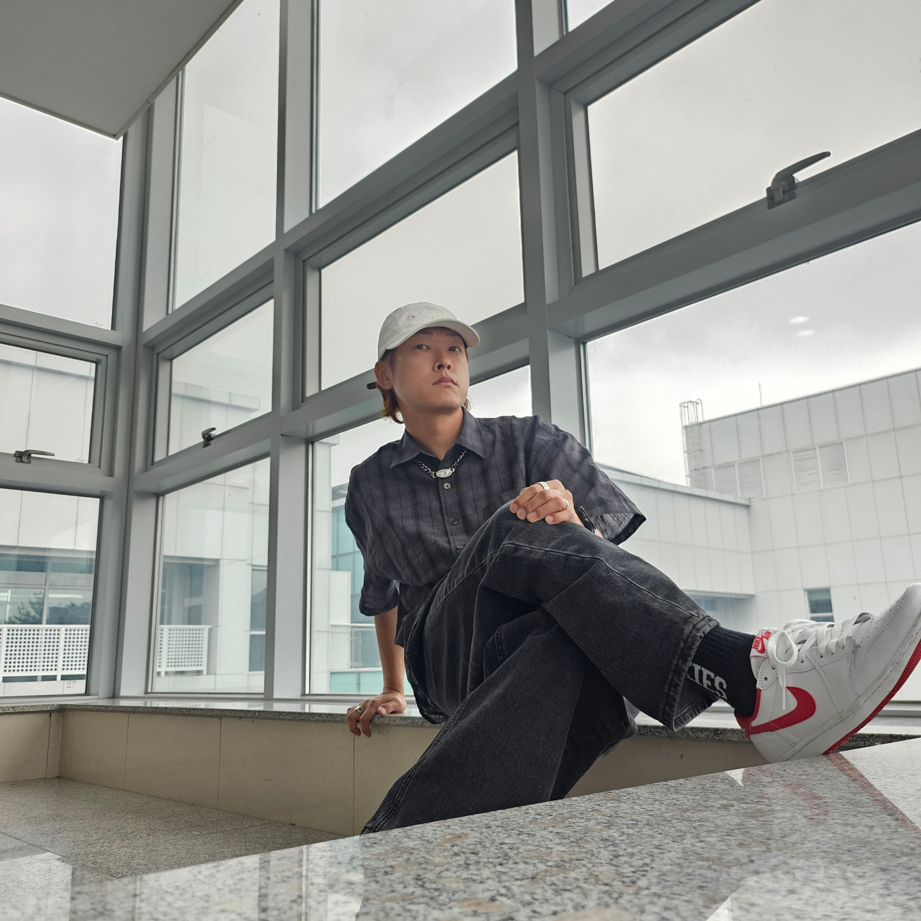 Supreme x MM6 Maison Margiela Painted Camp Cap White - 24SS, Jordan 1 Retro Low OG University Red 착용 스타일 - 1