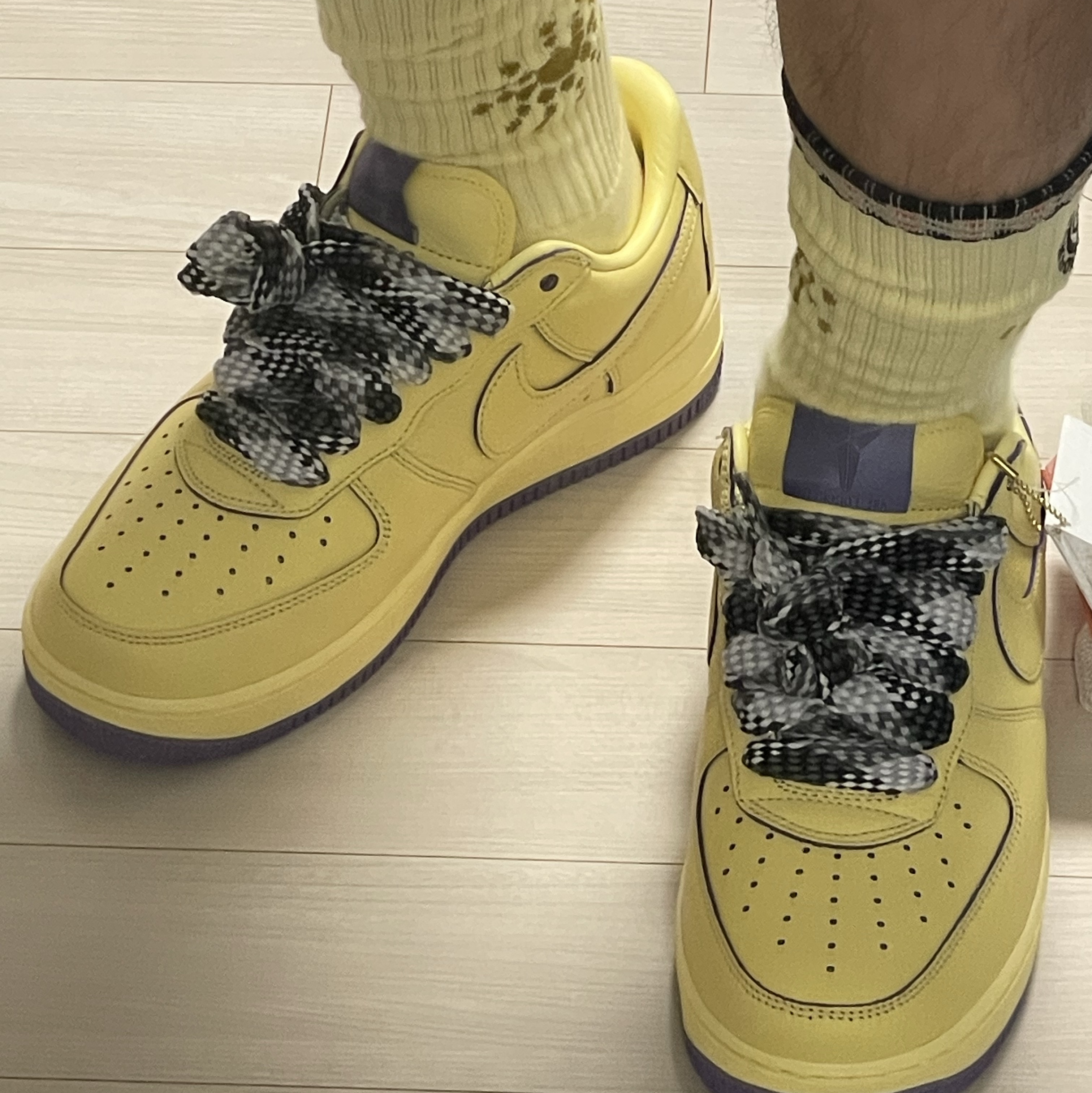 Nike Air Force 1 Low Protro Soft Yellow 착용 스타일 - 2