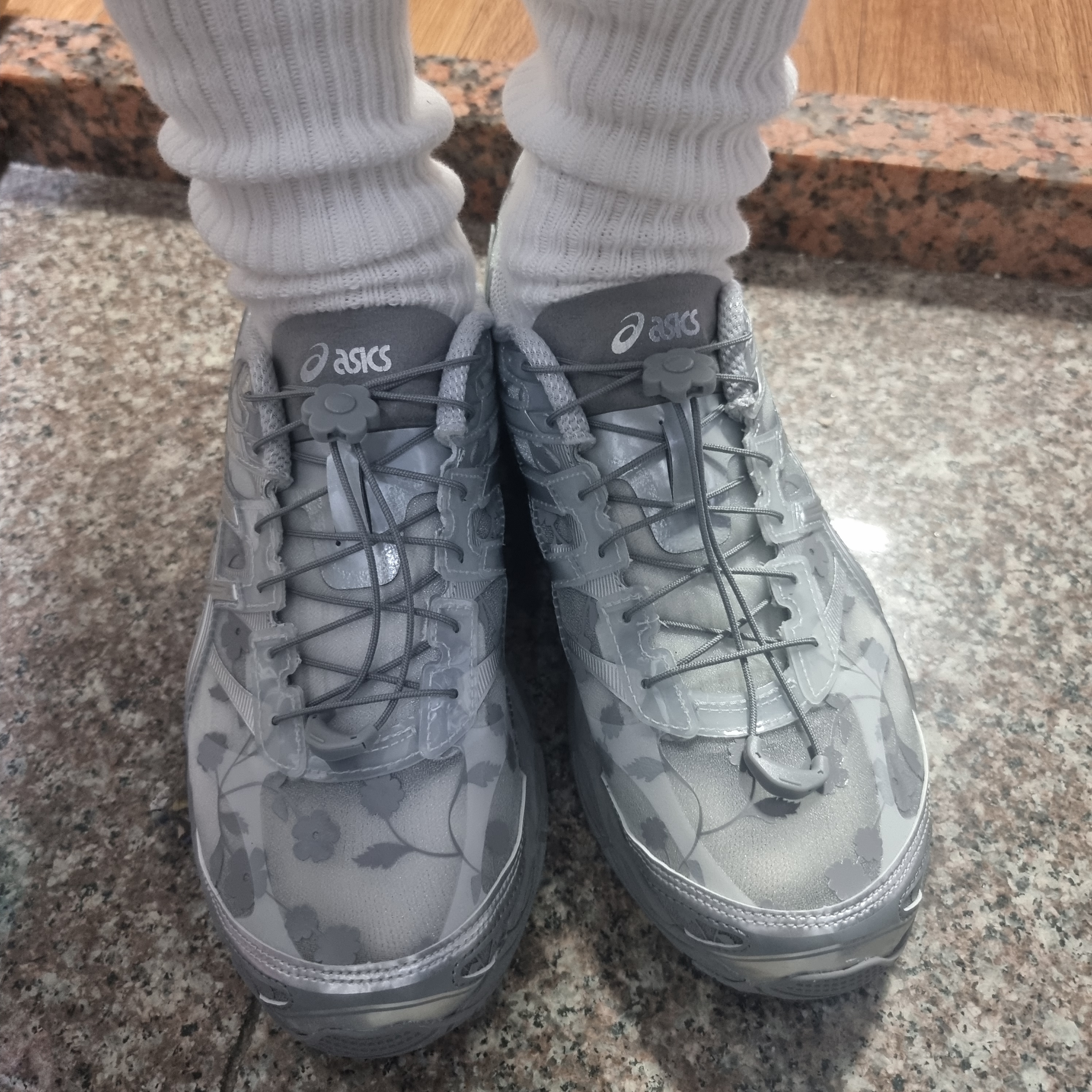 Asics x Cecilie Bahnsen Gel-Cumulus 16 Gray 착용 스타일 - 6