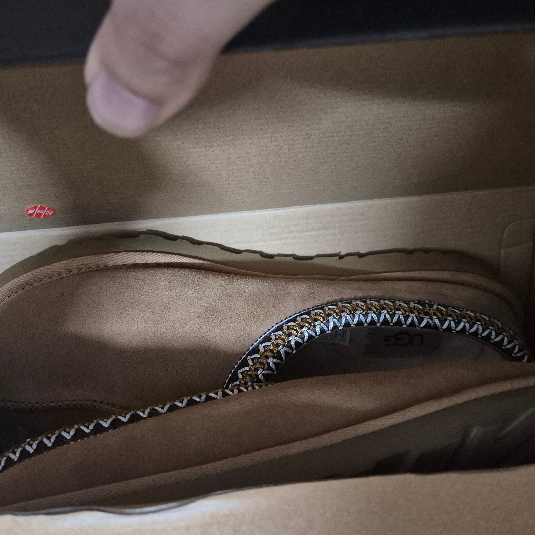 UGG Tasman Slipper Chestnut 착용 스타일