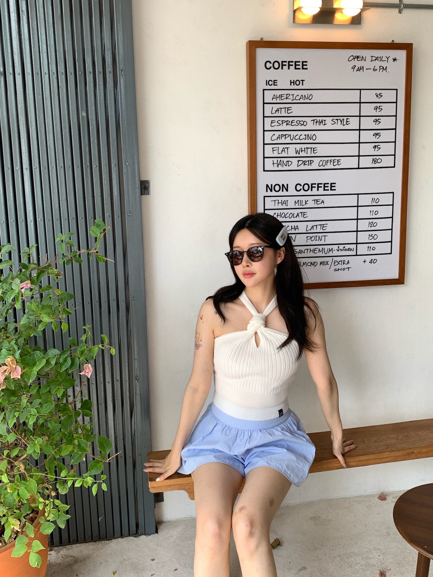 Roughneck Knitwear halter-neck top white 착용 스타일
