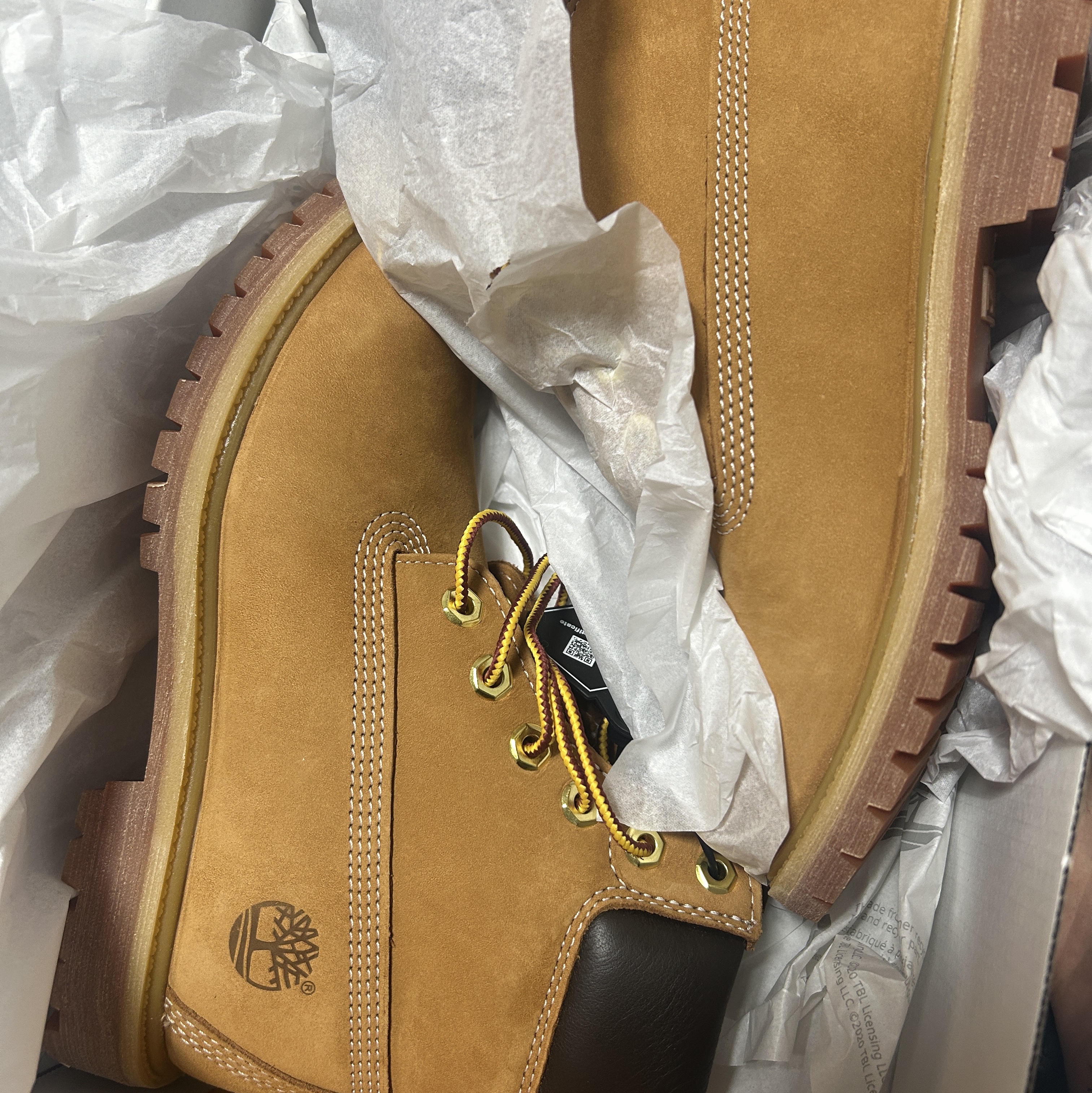 (W) Timberland 6 Inch Premium Waterproof Boot Wheat Nubuck - Medium 착용 스타일