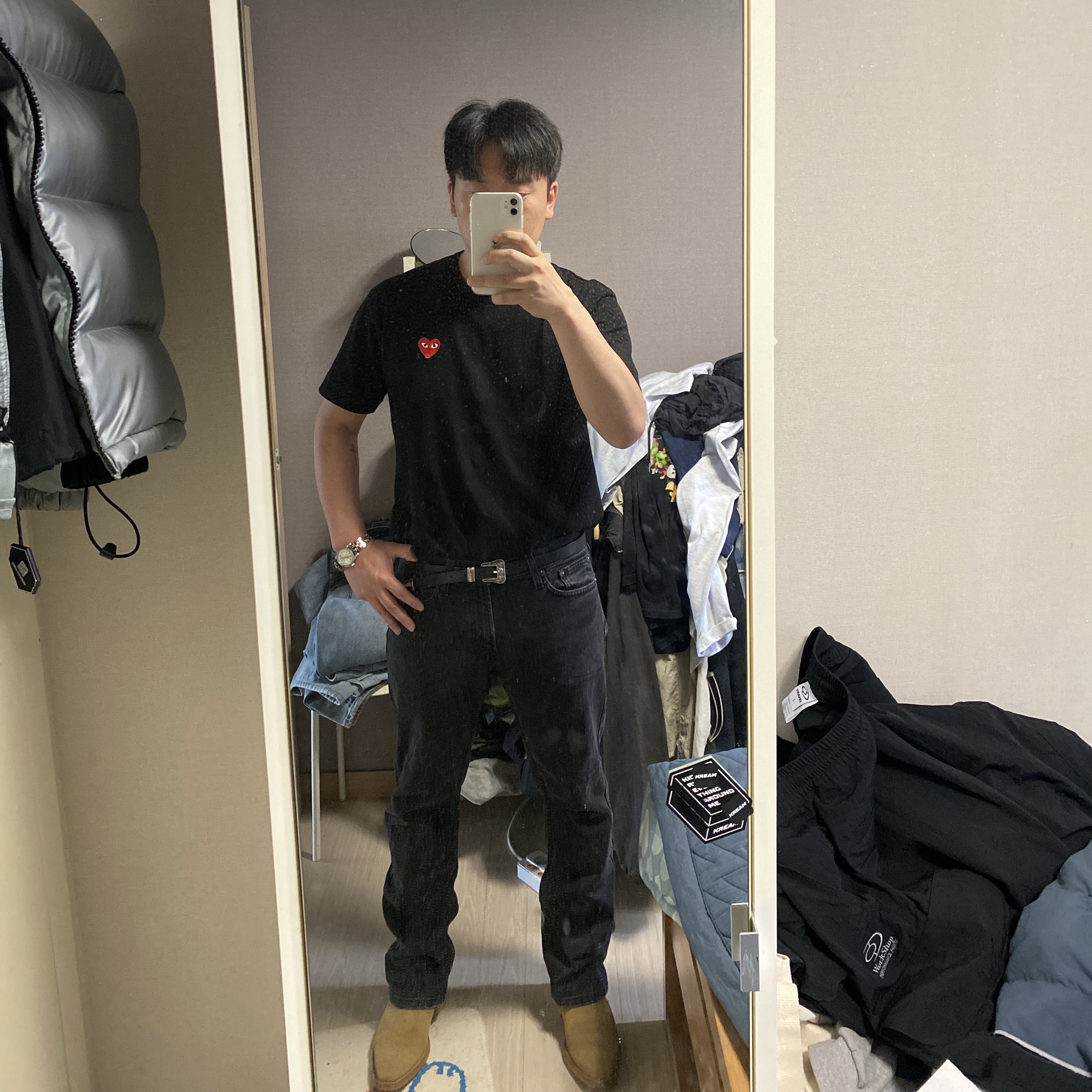 Play Comme des Garcons Red Heart T-Shirt Black 착용 스타일
