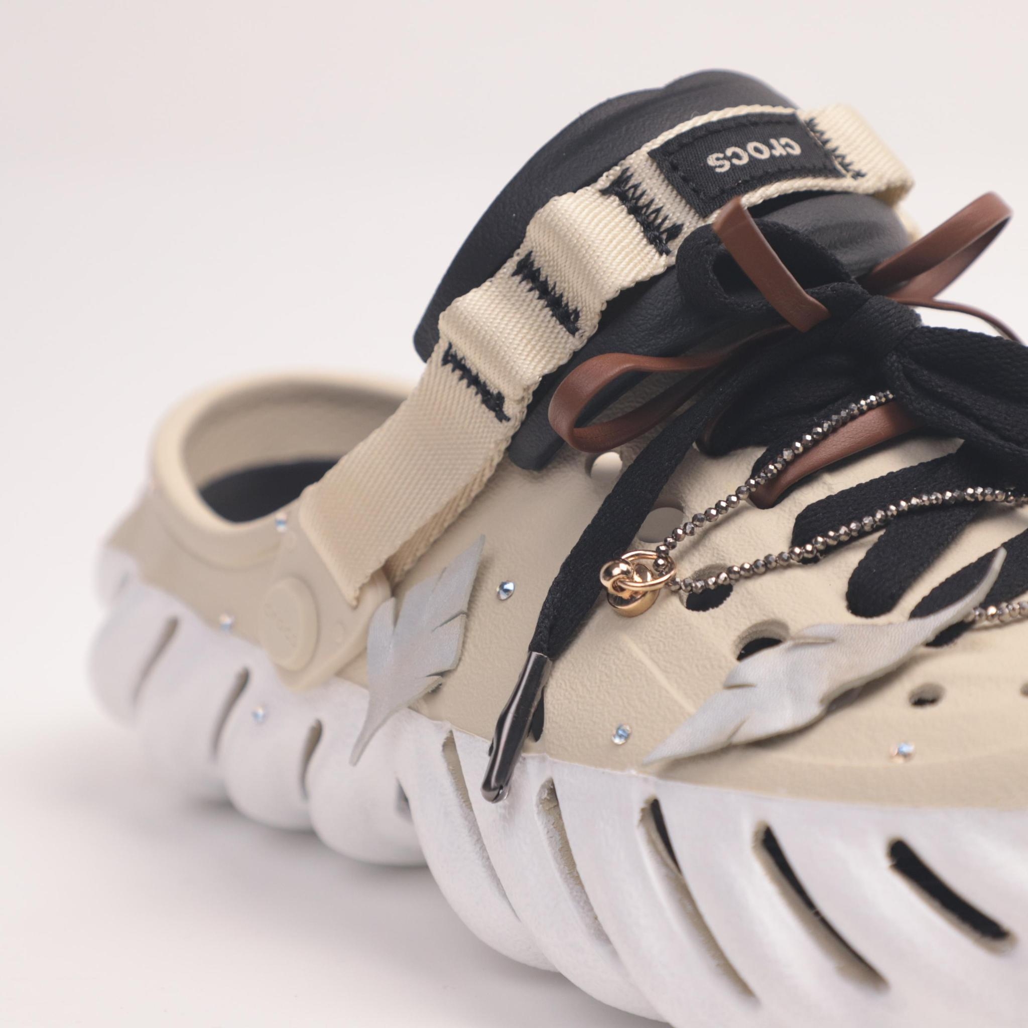 Crocs Echo Clog Bone Black 착용 스타일 - 2