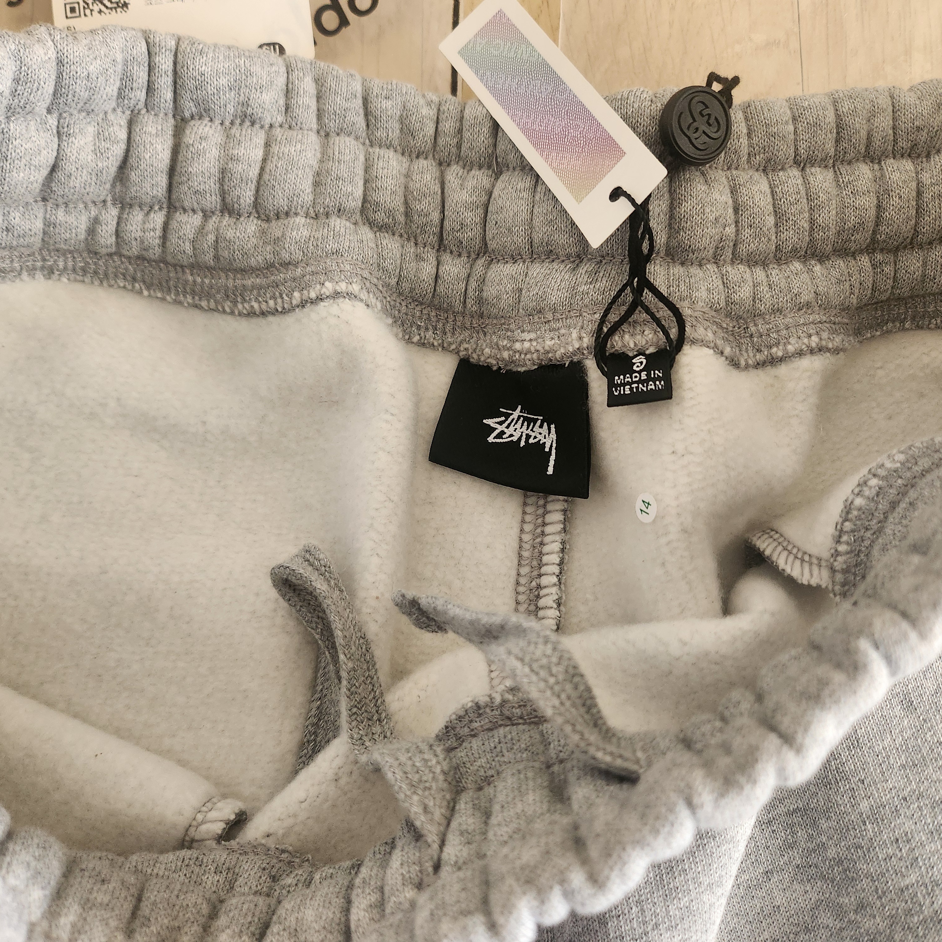 Stussy Tonal Applique Fleece Shorts Grey Heather 착용 스타일 - 4