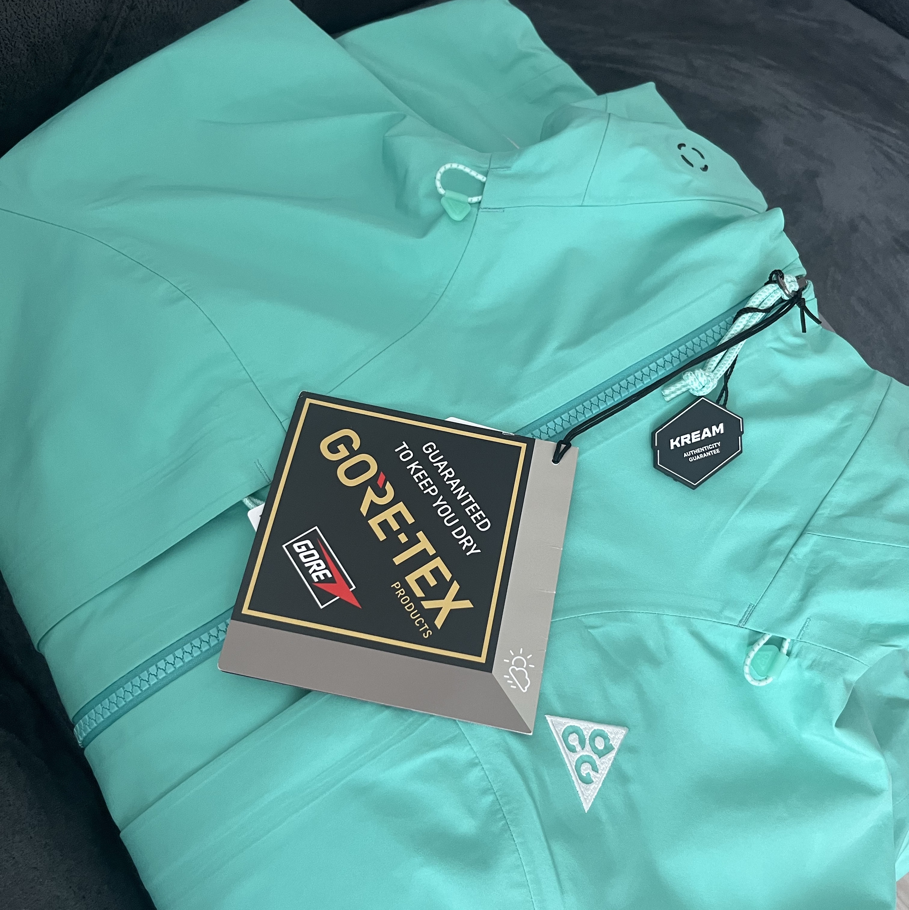 (W) Nike ACG Storm-Fit ADV Gore-Tex Misery Ridge Jacket Light Menta -Asia 착용 스타일