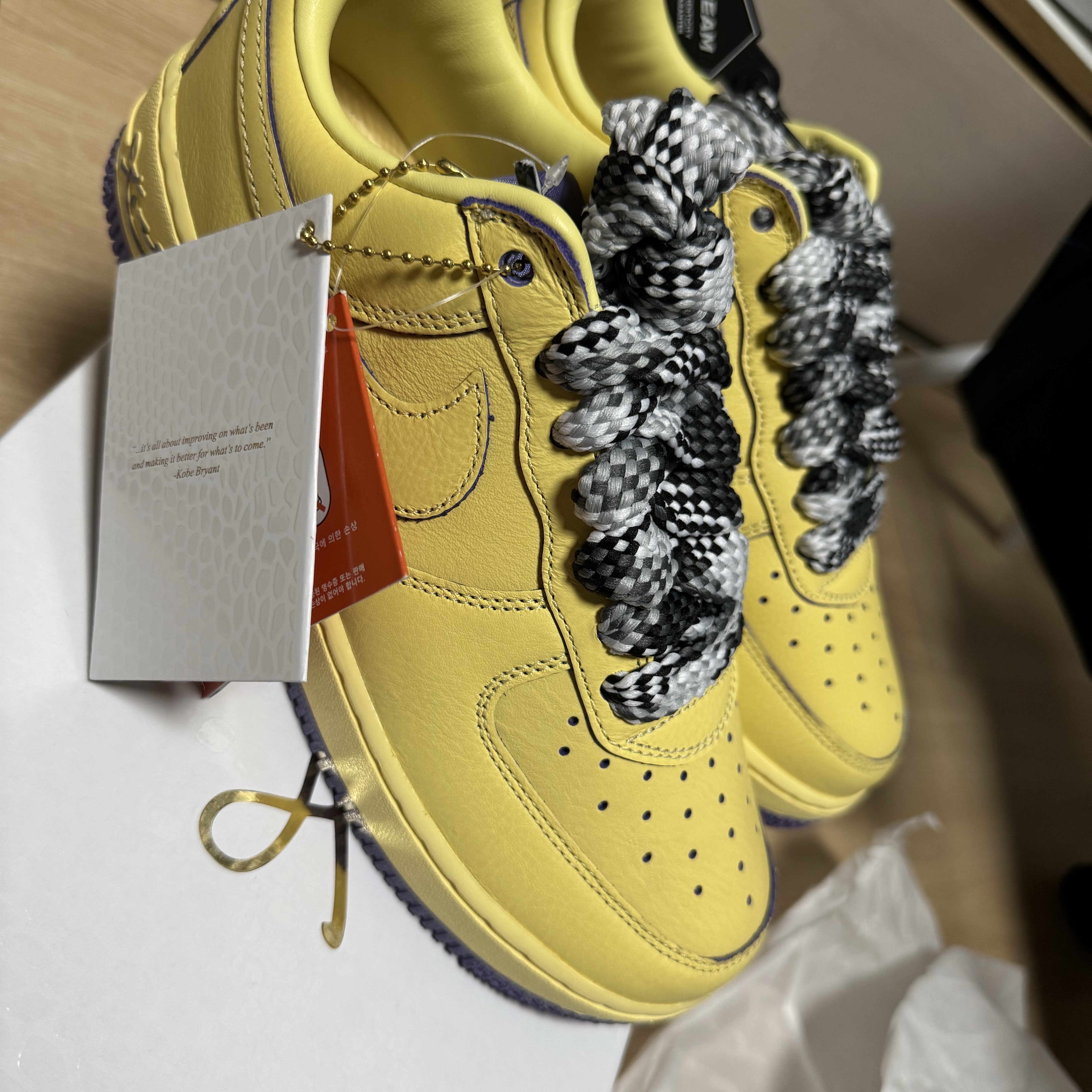 Nike Air Force 1 Low Protro Soft Yellow 착용 스타일 - 2