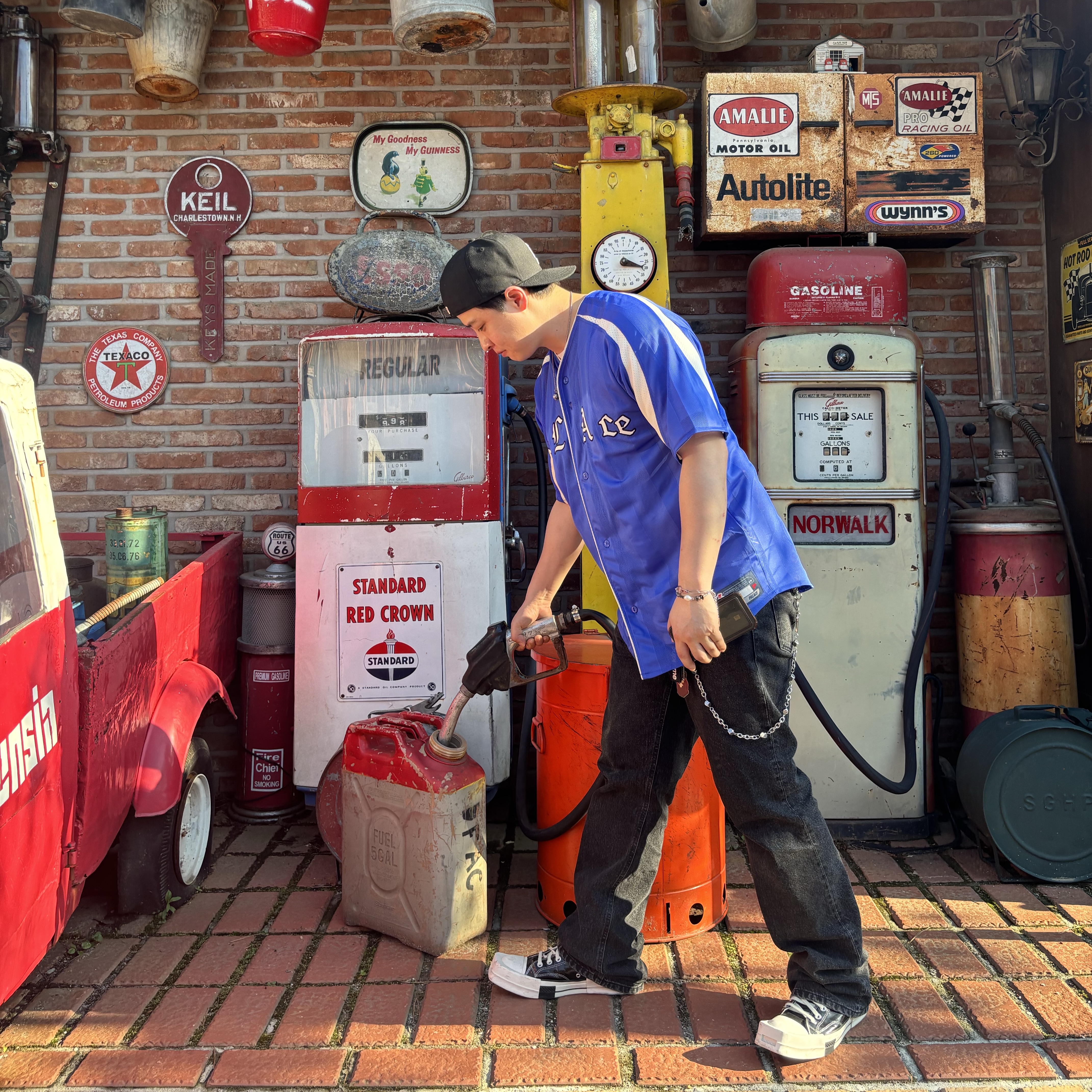 Palace Love Jersey Blue - 25SS, Converse x Drkshdw Turbodrk Chuck 70 Hi Black Lacquered Denim 착용 스타일 - 1