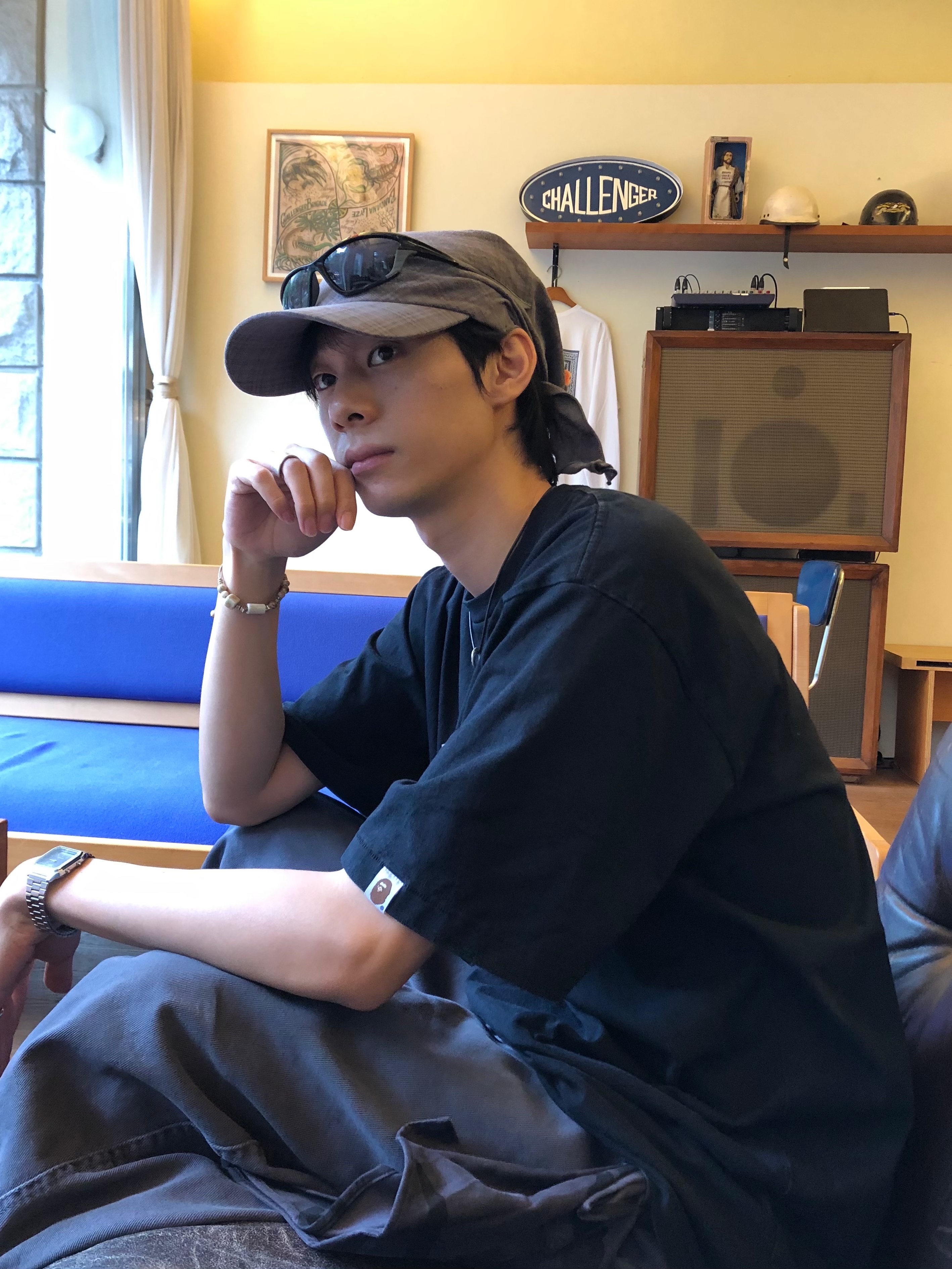 BAPE Bleached BAPE Check College T-Shirt Black 착용 스타일 - 1