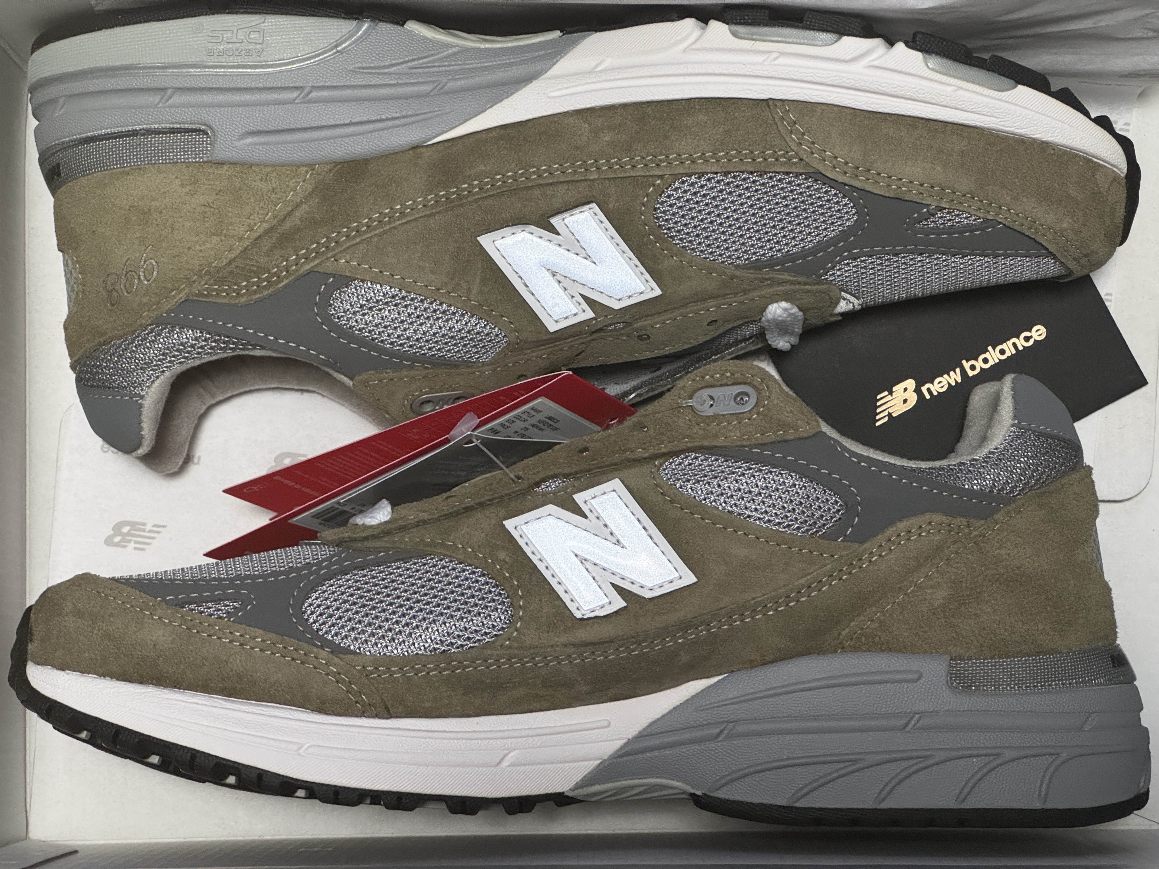 New Balance 993 Made in USA Covert Green Medium Grey - D Standard 착용 스타일