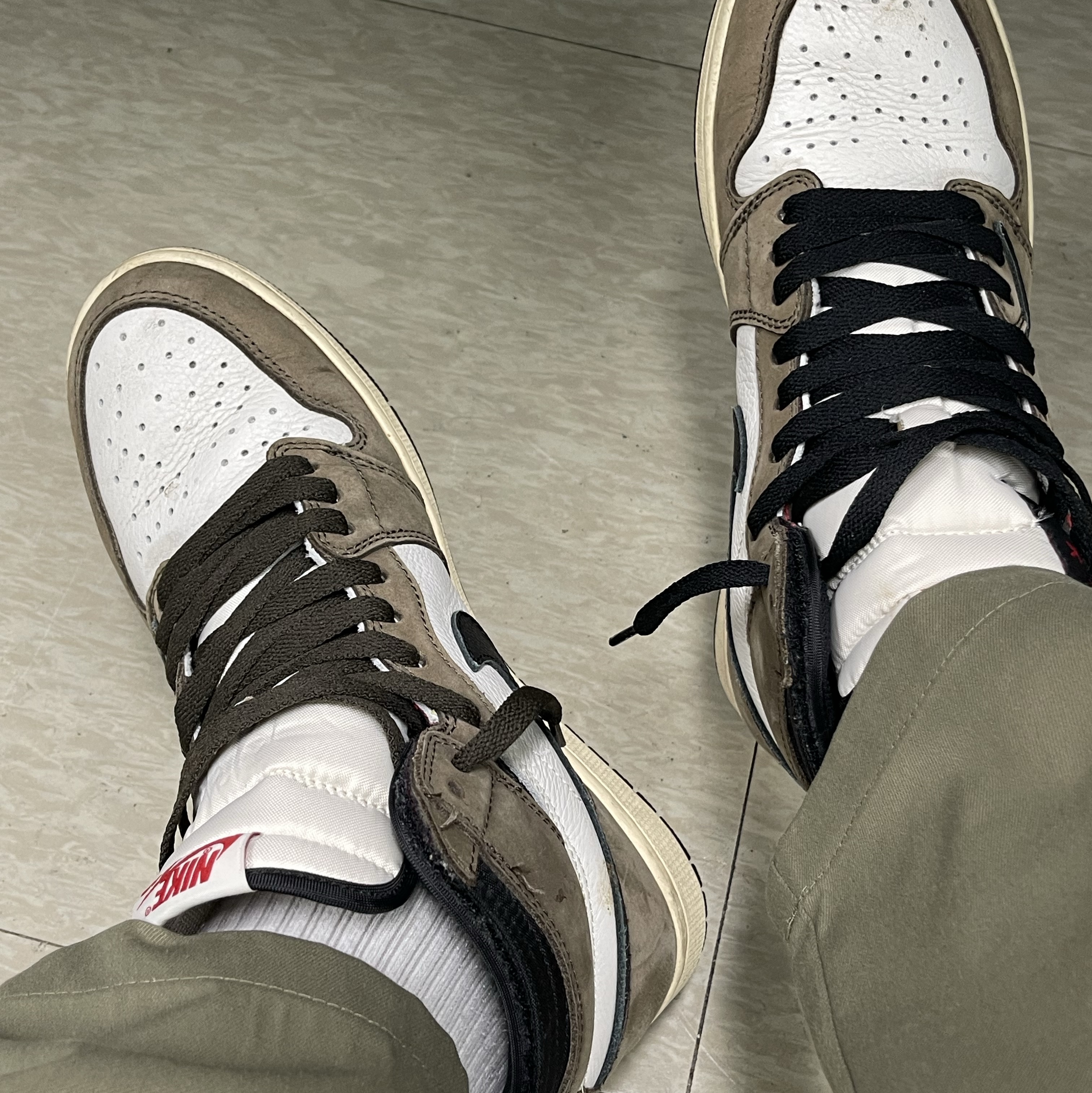 Jordan 1 x Travis Scott Retro High OG SP Mocha 착용 스타일