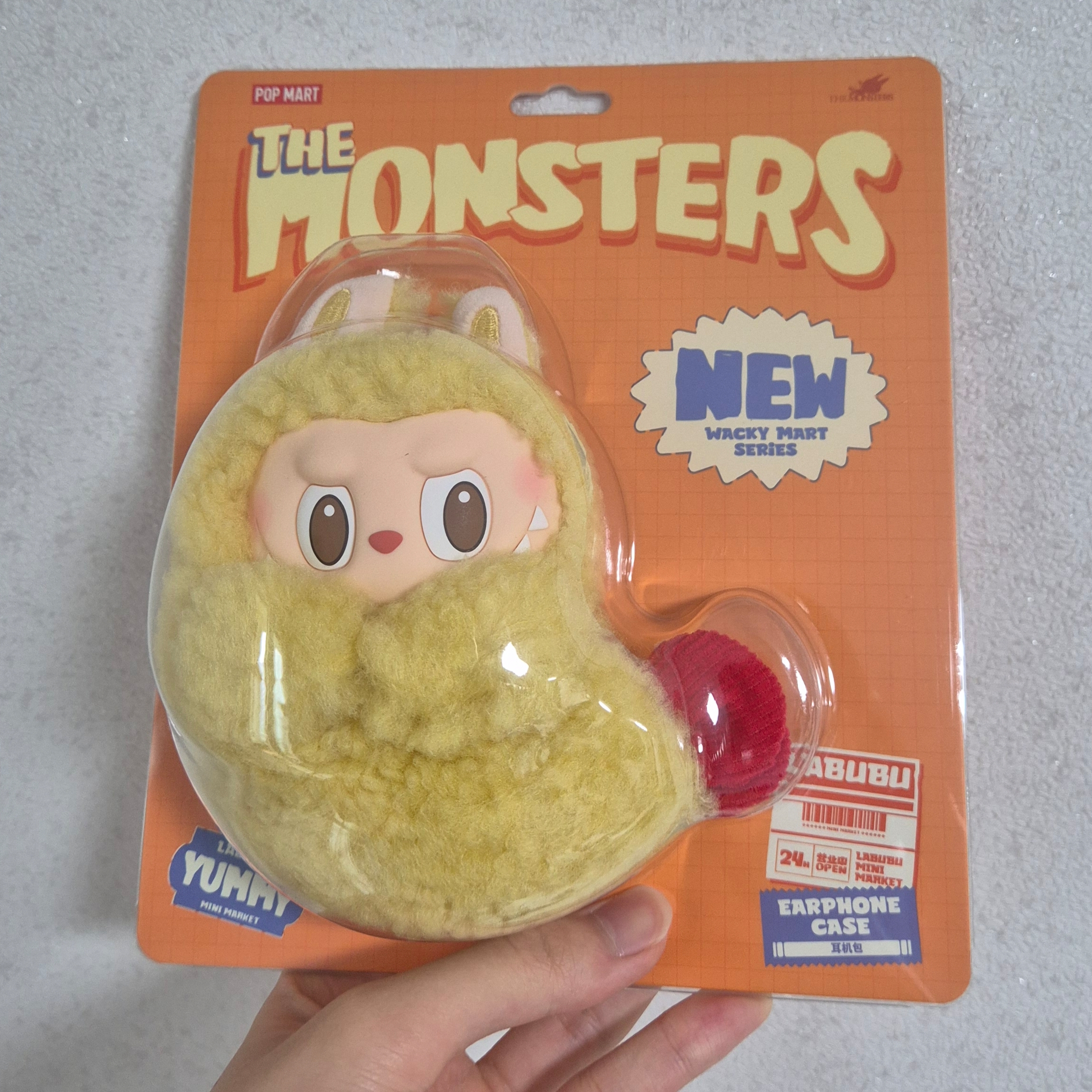 Pop Mart Labubu The Monsters Wacky Mart Series Earphone Case 착용 스타일 - 1