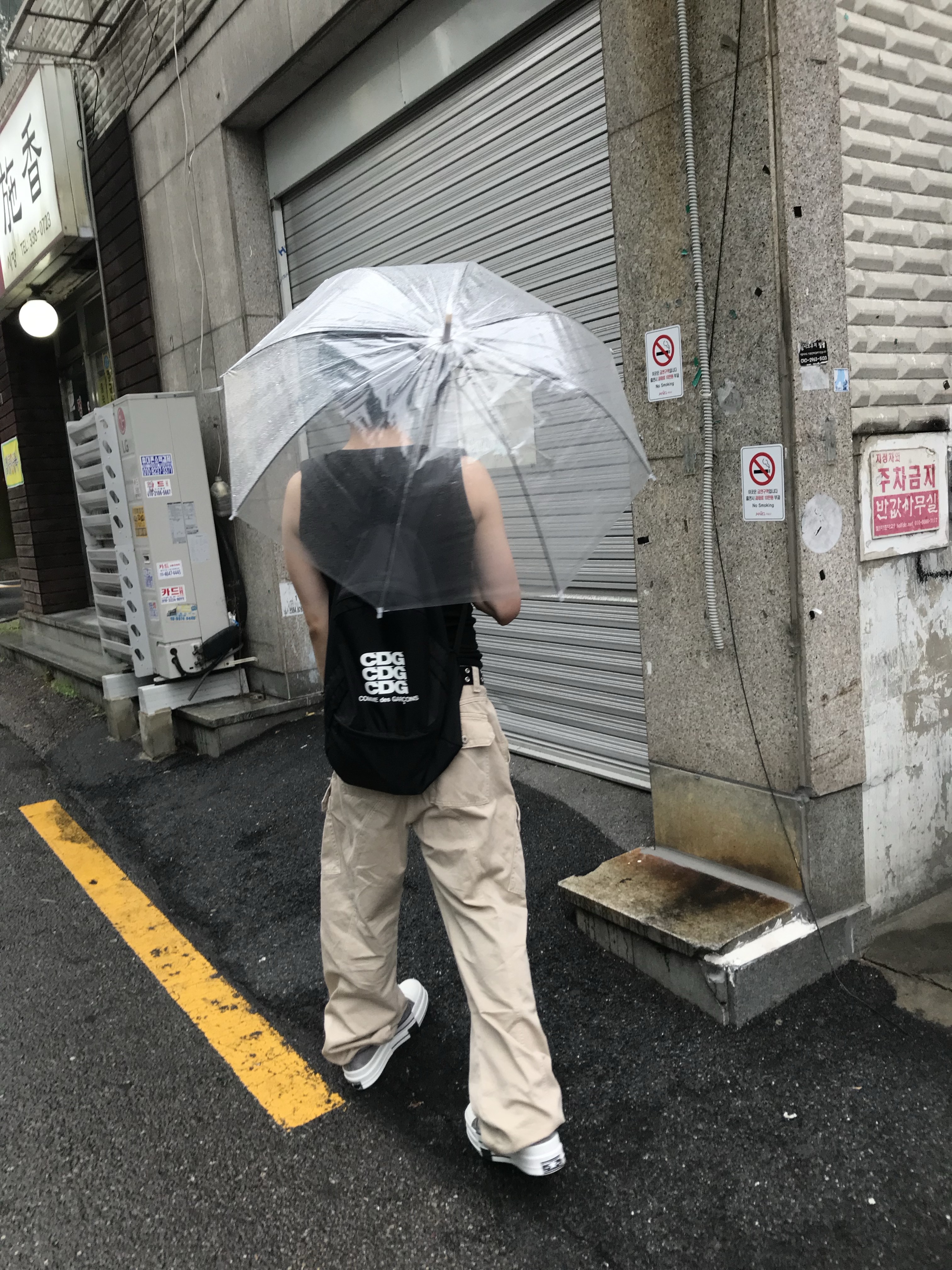 CDG Backpack Black 착용 스타일 - 2