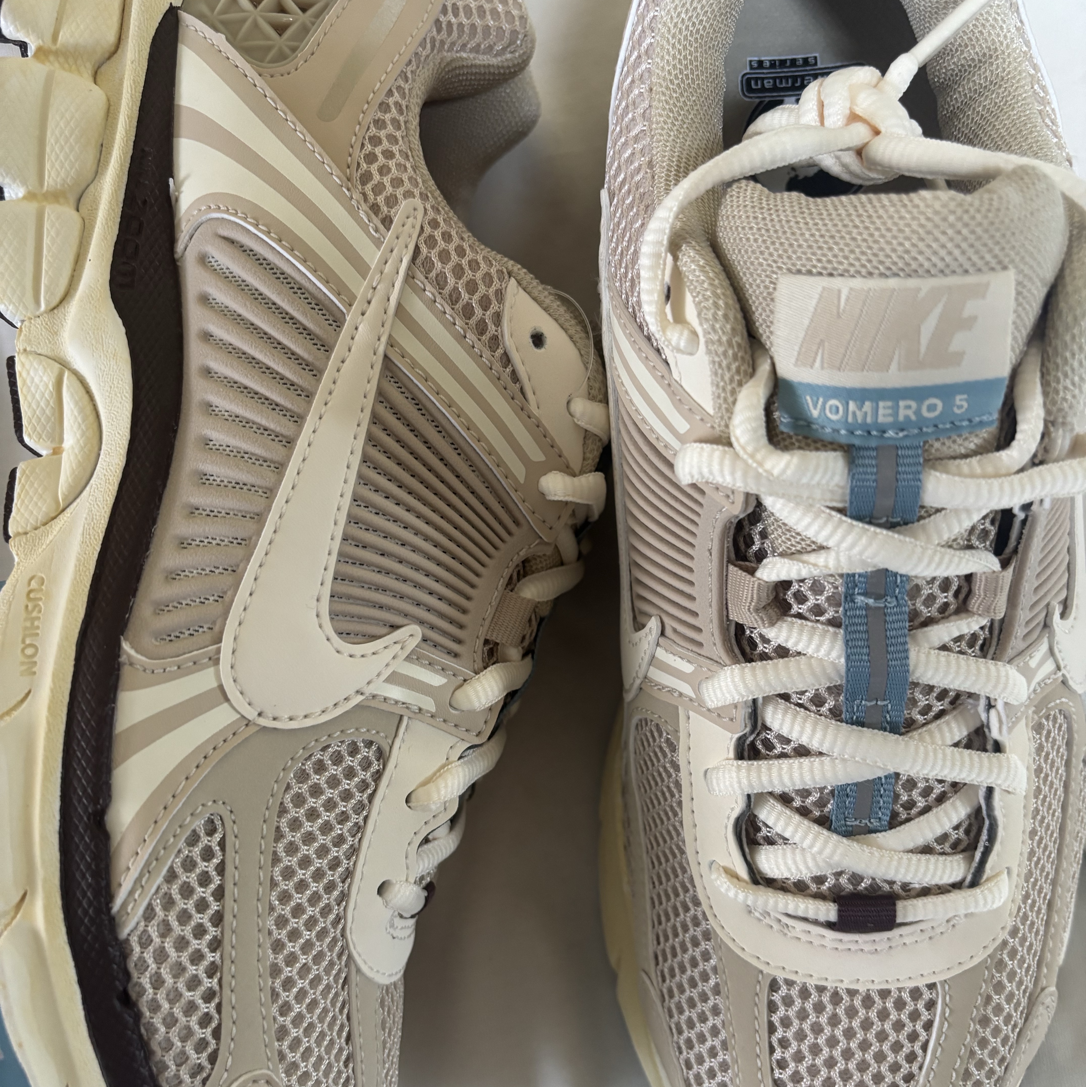 (W) Nike Zoom Vomero 5 Oatmeal 착용 스타일