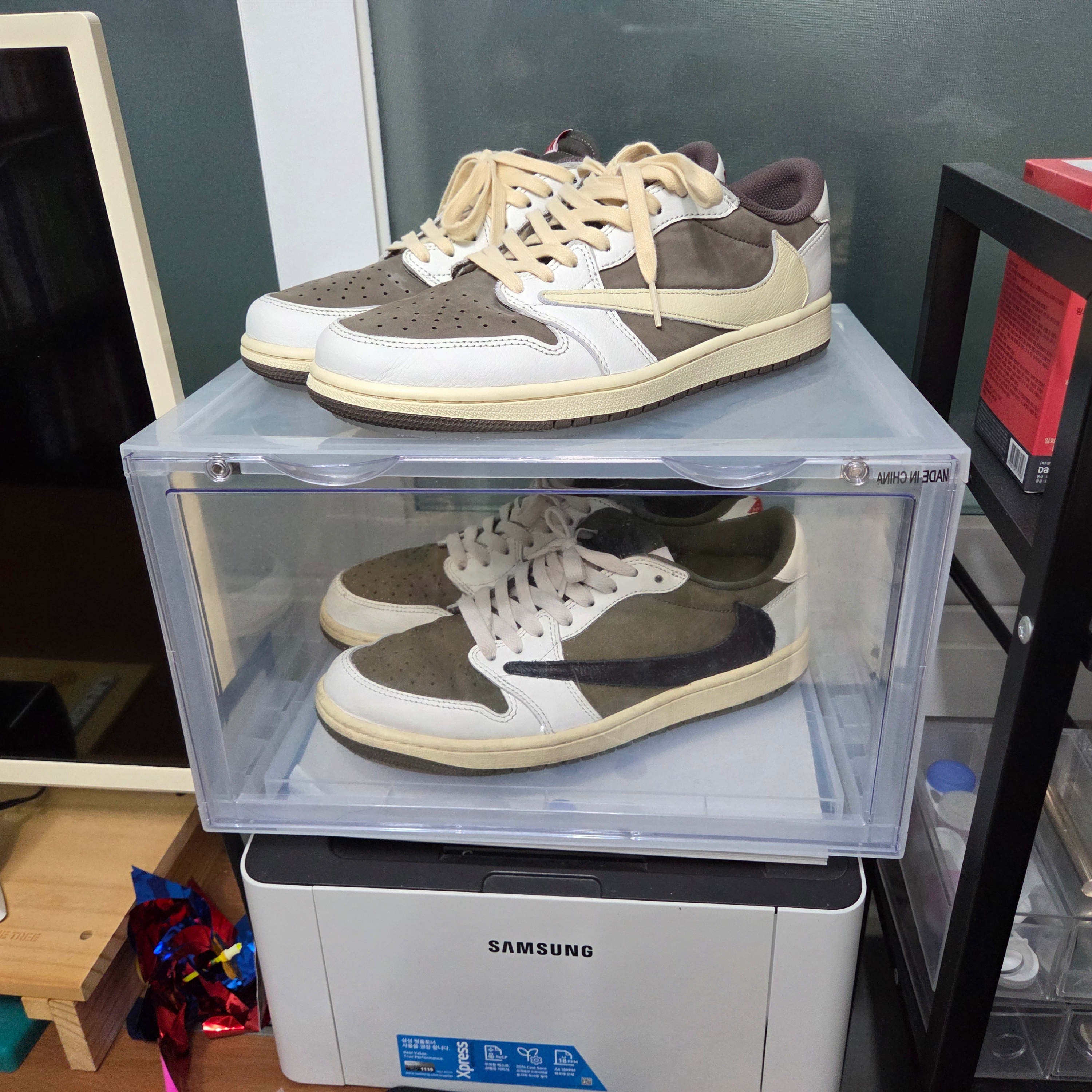 Jordan 1 x Travis Scott Retro Low OG SP Sail and Ridgerock 착용 스타일 - 2