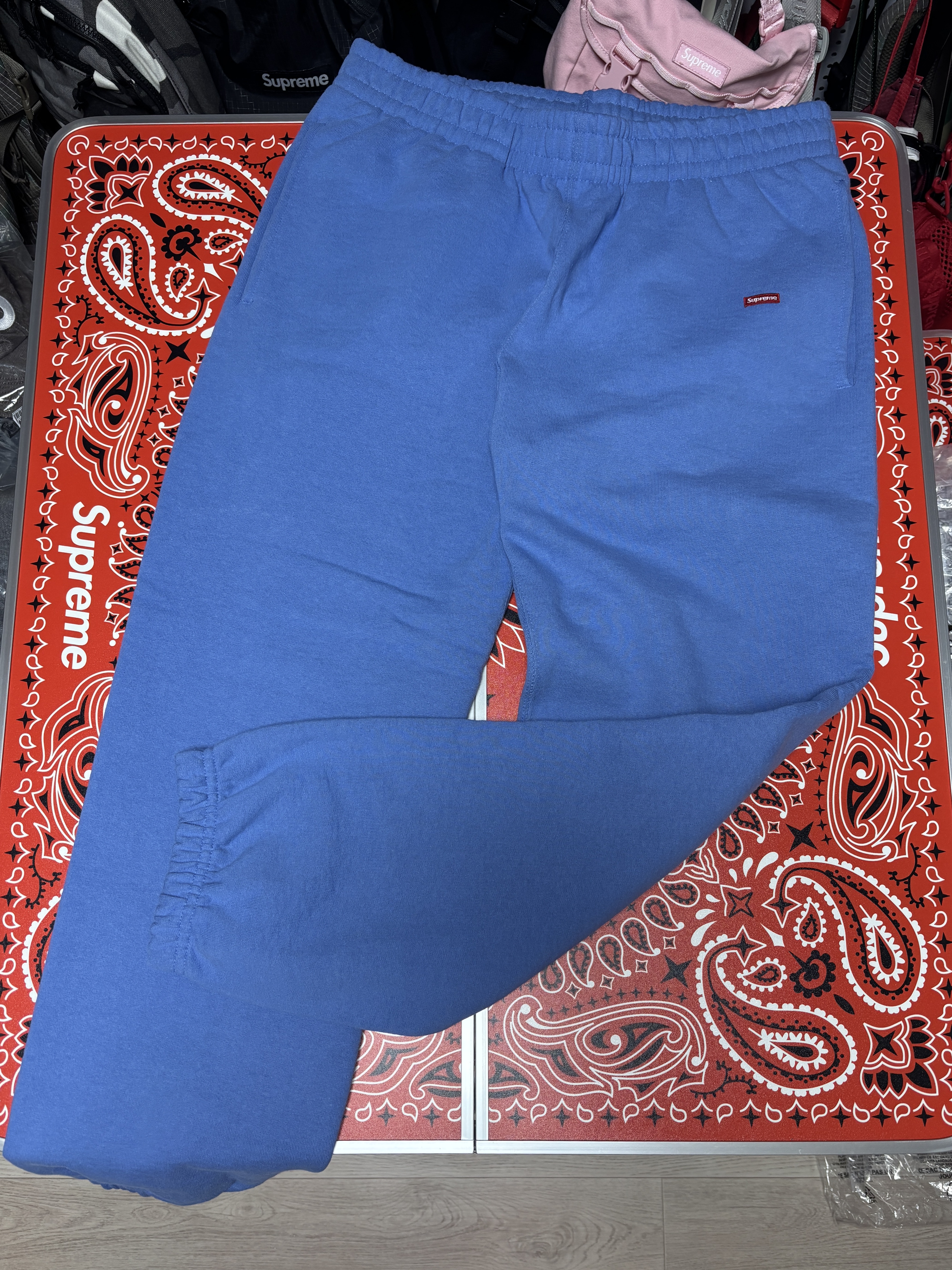 Supreme Small Box Sweatpants Light Blue - 22SS 착용 스타일