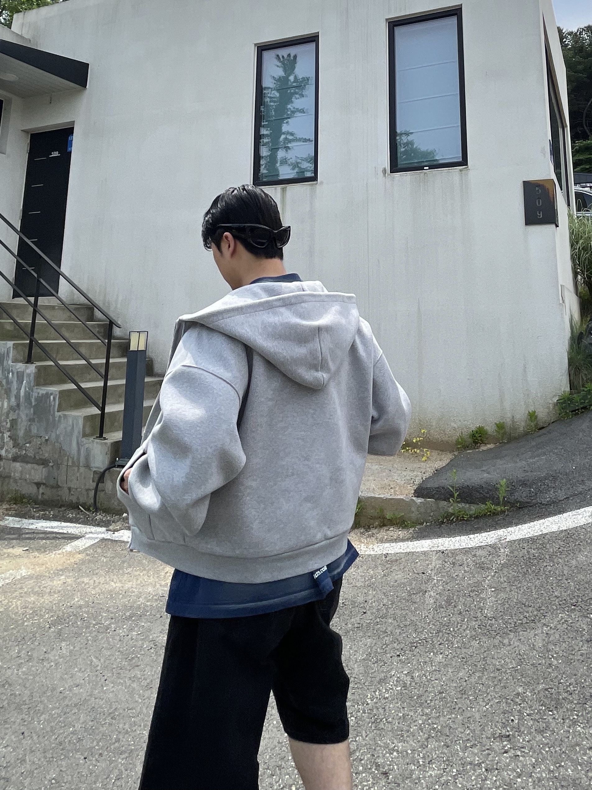 Nonnod Back Detail T-Shirt Washed Navy, Balenciaga 3XL Sneakers Light Beige 착용 스타일 - 2