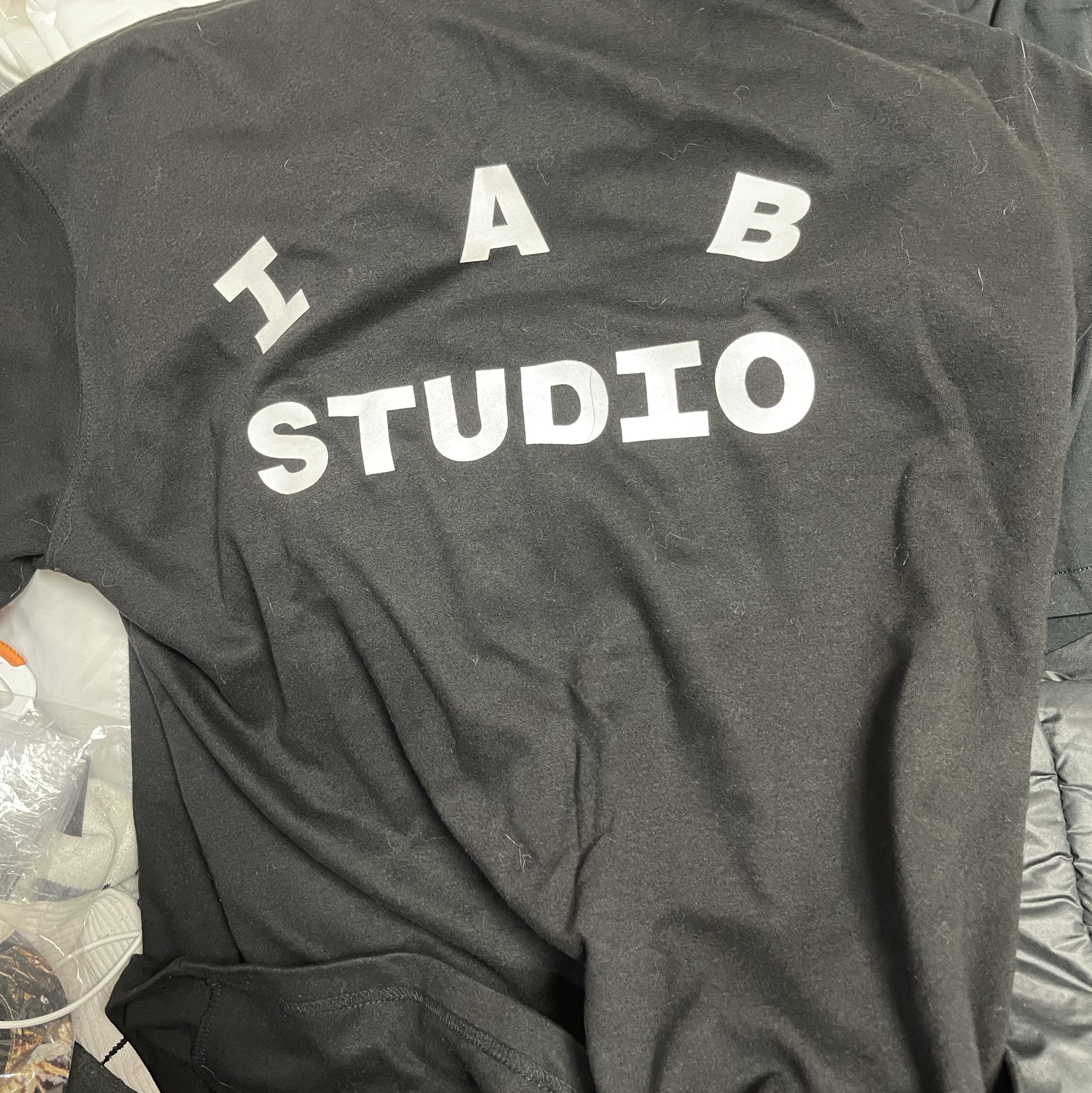 IAB Studio Basic T-Shirt Black White 착용 스타일
