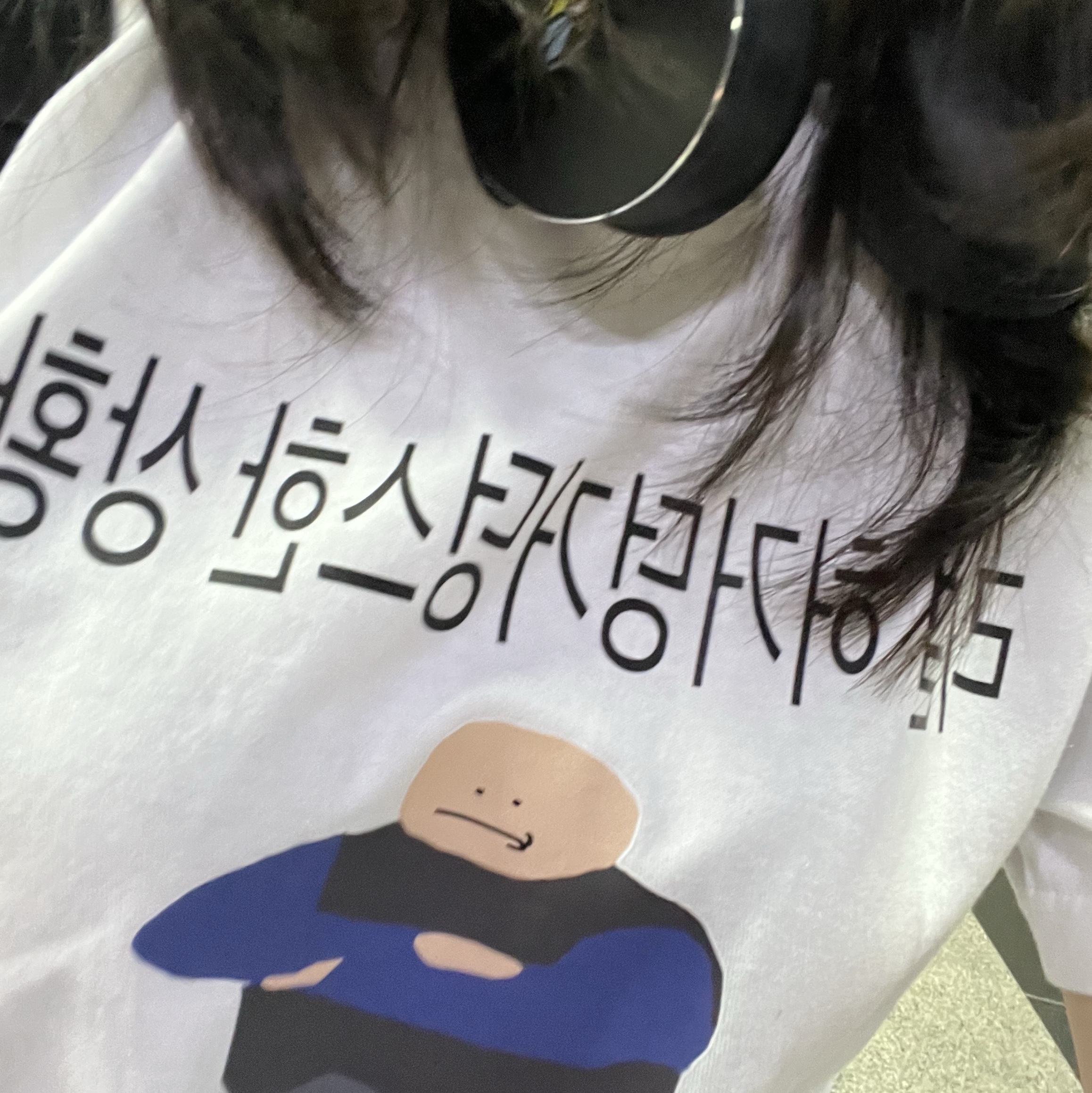 itiscoolthing Real Heogeodeong-Geodeongseuhan Situation T-Shirts White 착용 스타일