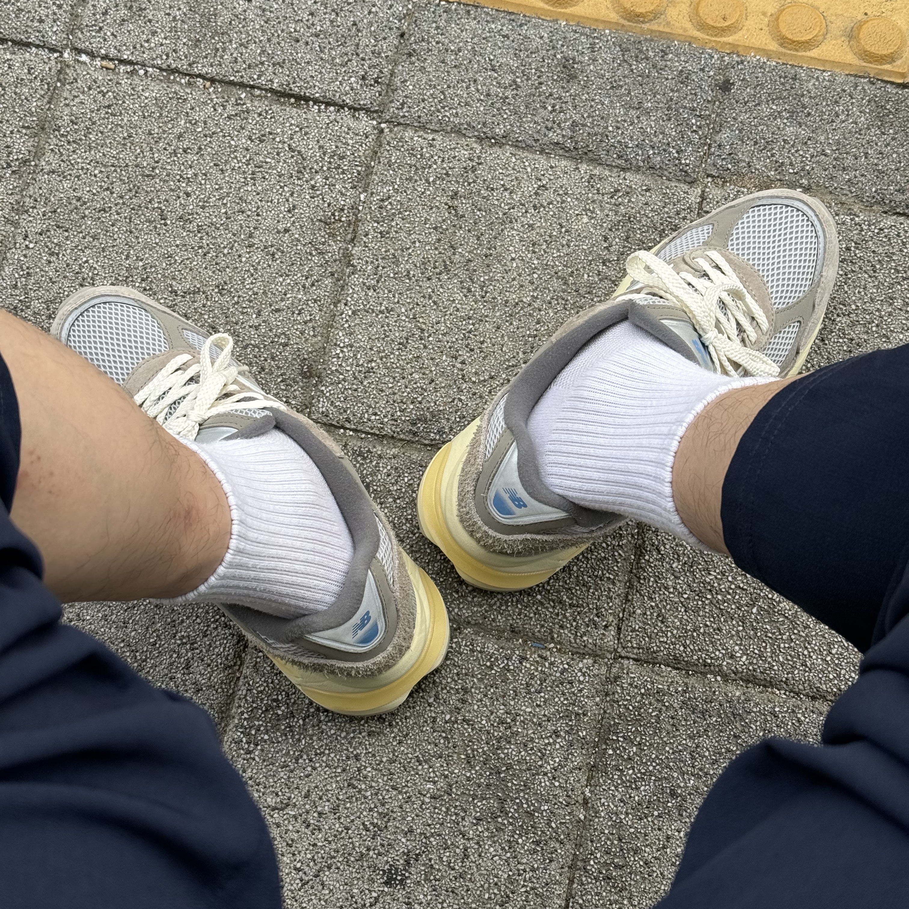 New Balance 2010 Abzorb Arid Stone 착용 스타일 - 2