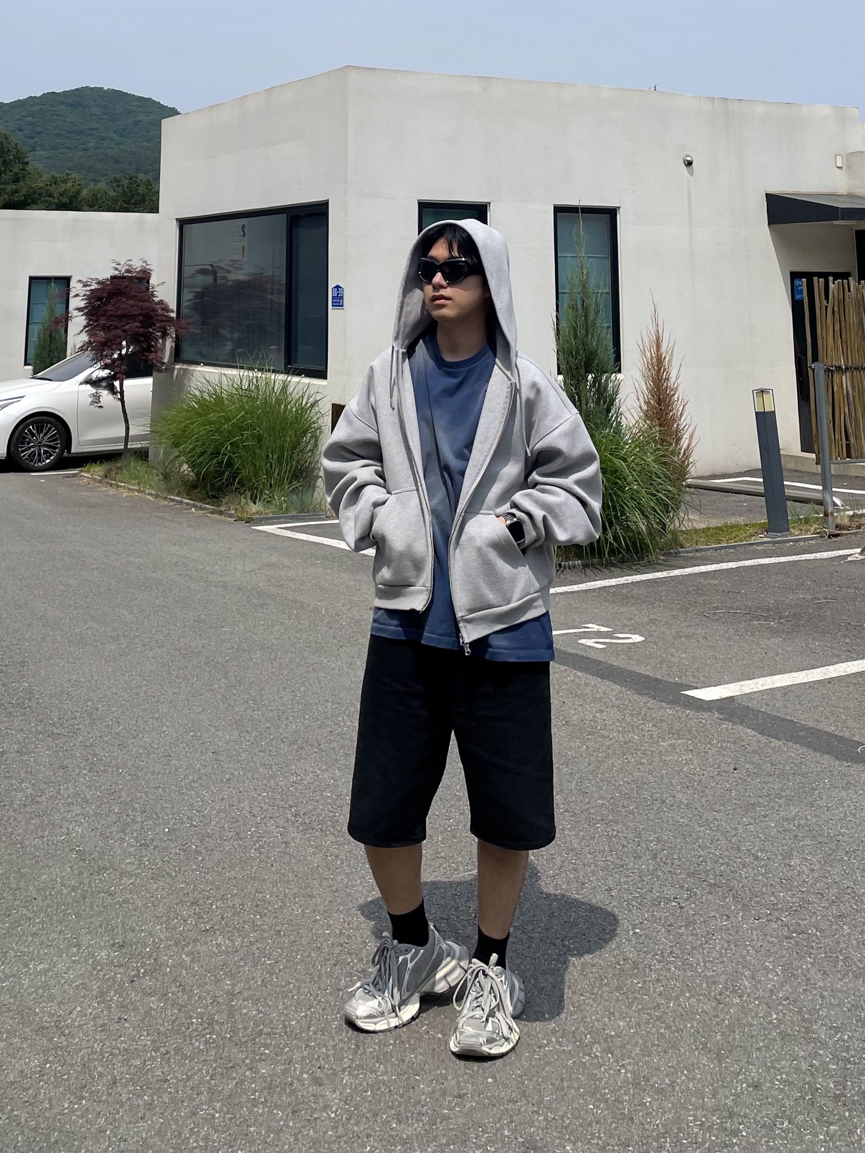 Nonnod Back Detail T-Shirt Washed Navy, Balenciaga 3XL Sneakers Light Beige 착용 스타일 - 3