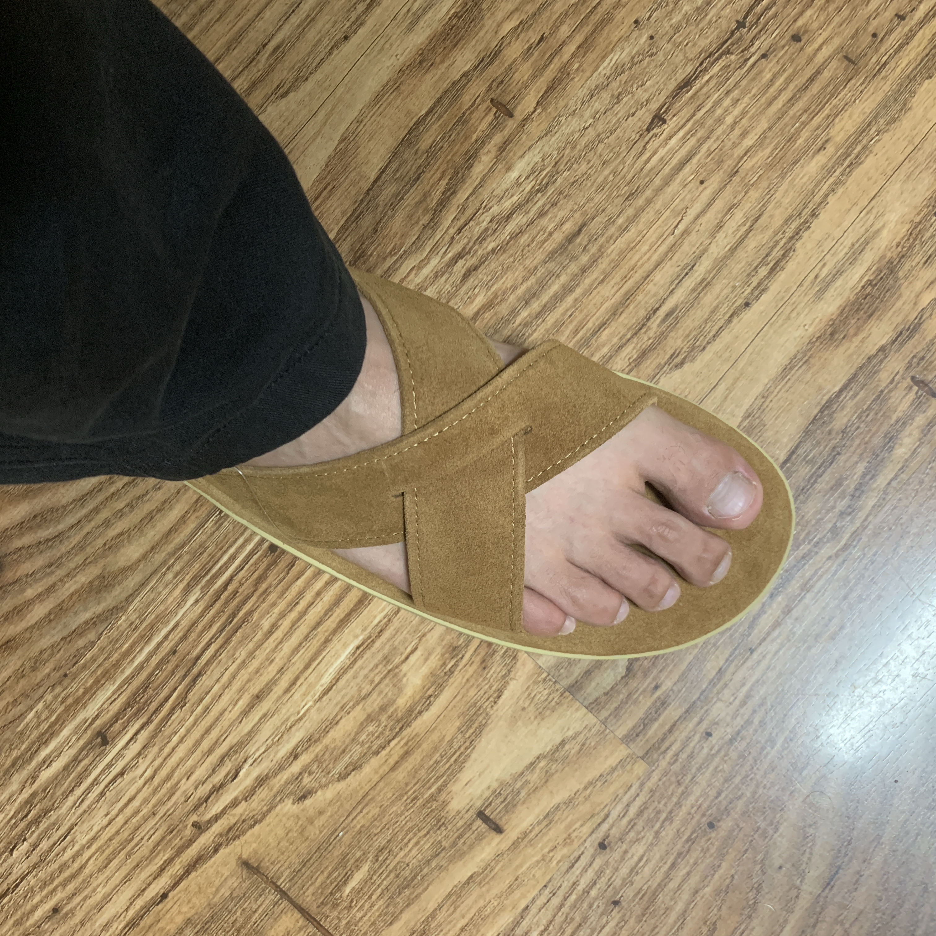 Island Slipper Slide Peanut Suede 착용 스타일