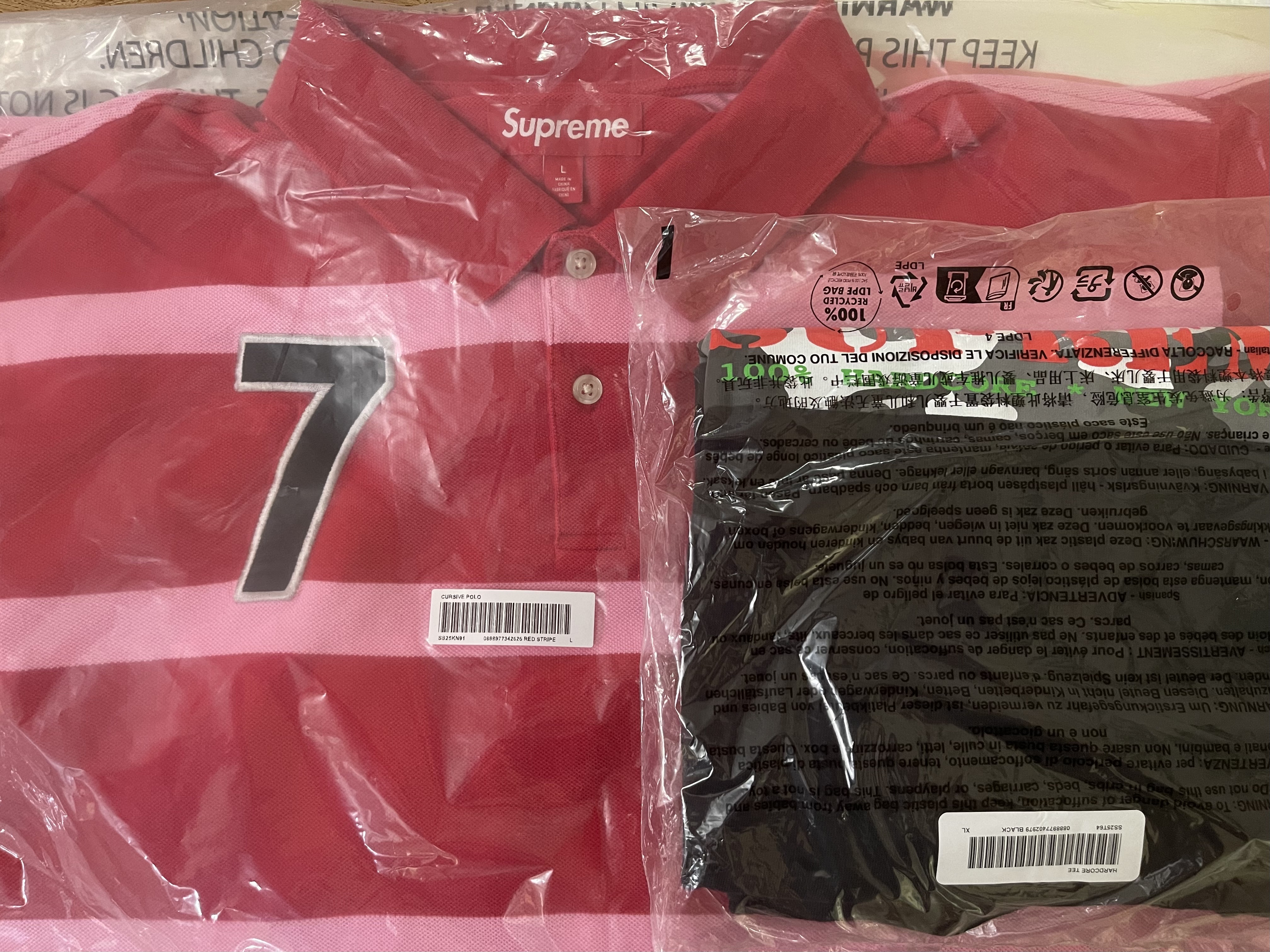Supreme Cursive Polo Red Stripe - 25SS, Supreme Hardcore T-Shirt Black - 25SS 착용 스타일