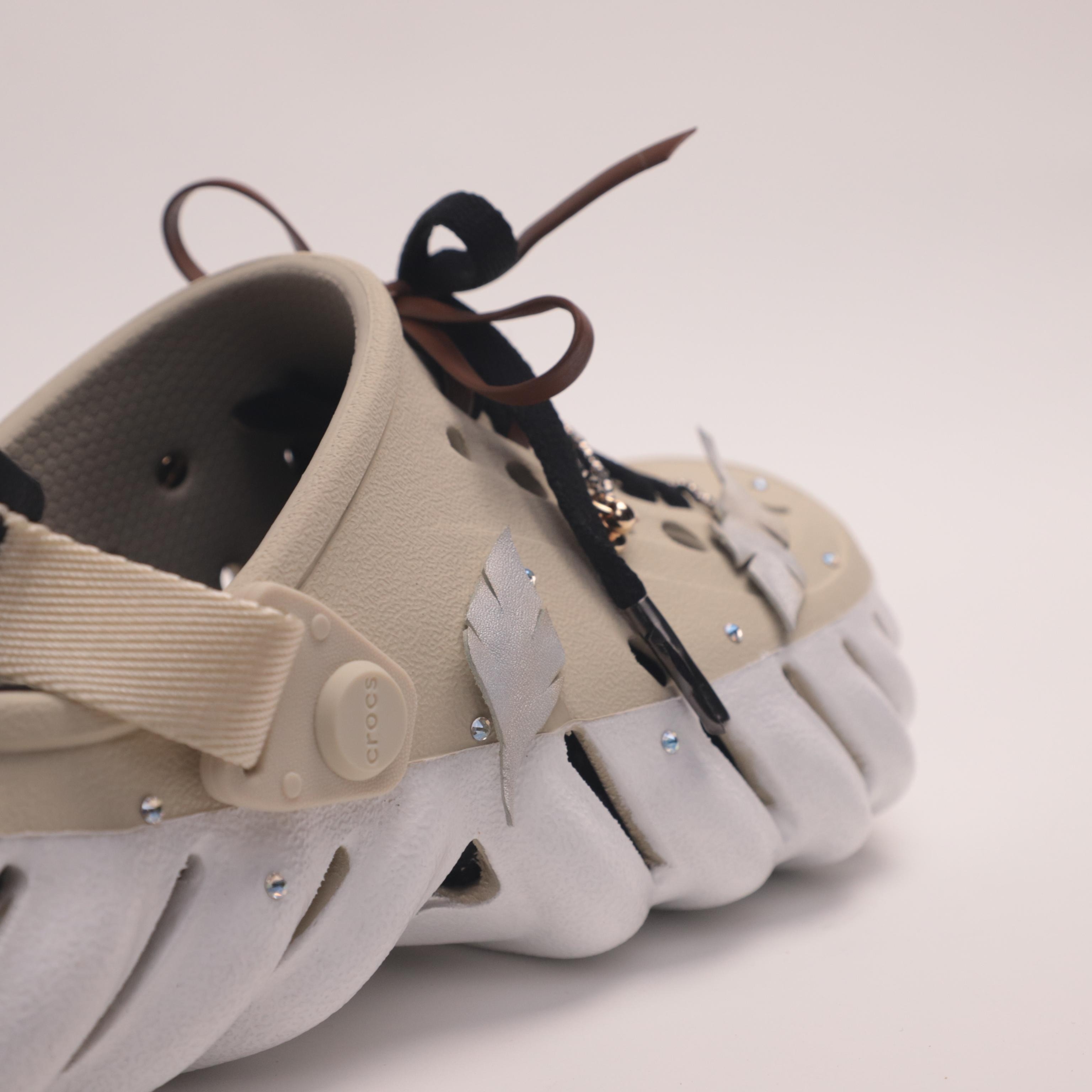 Crocs Echo Clog Bone Black 착용 스타일 - 3