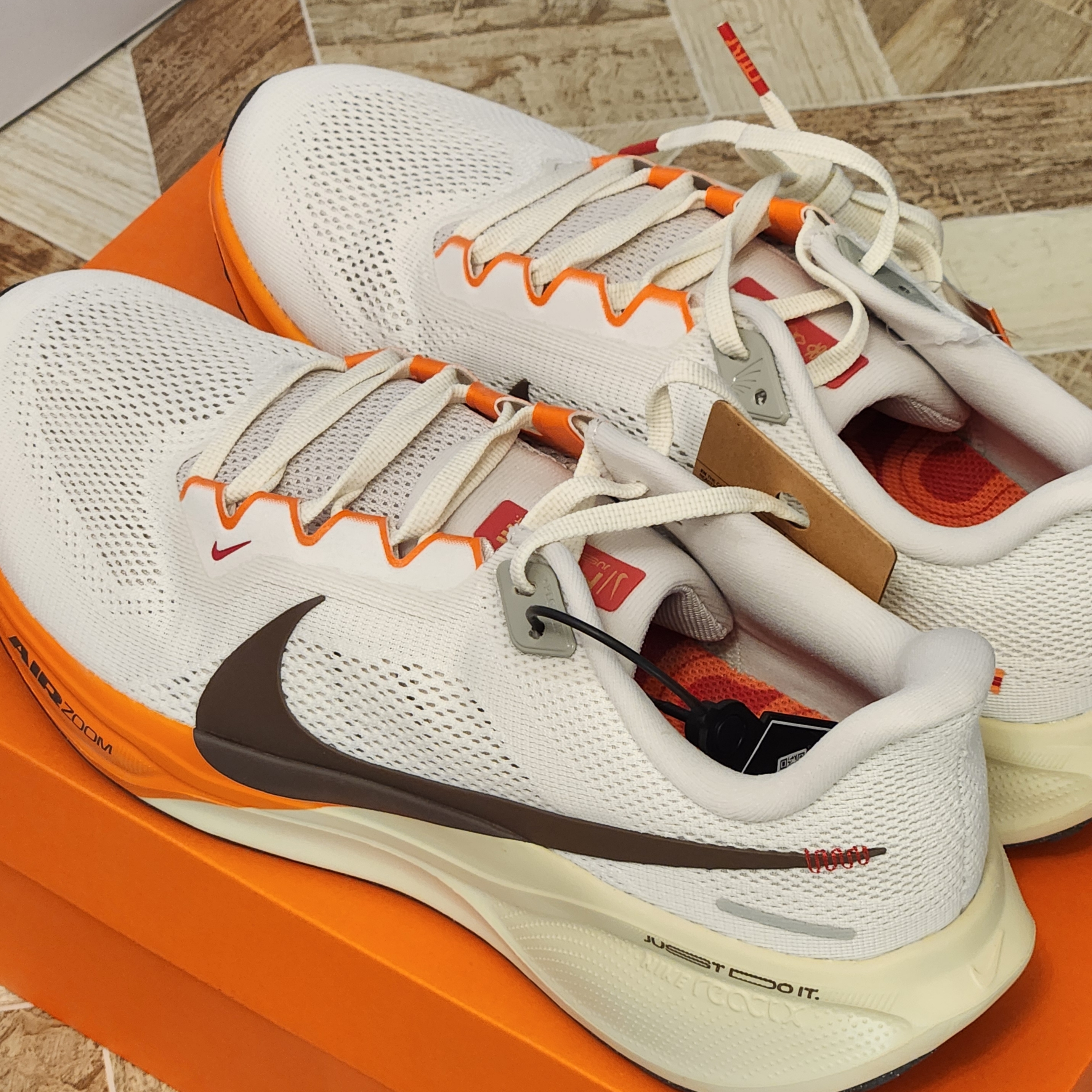 Nike Air Zoom Pegasus 41 Sail Light Khaki 착용 스타일 - 3