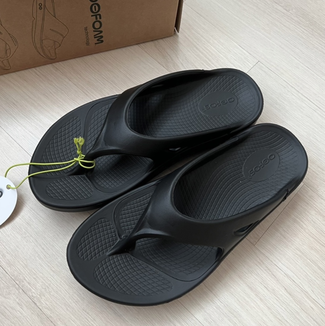 Oofos OOriginal Black 착용 스타일