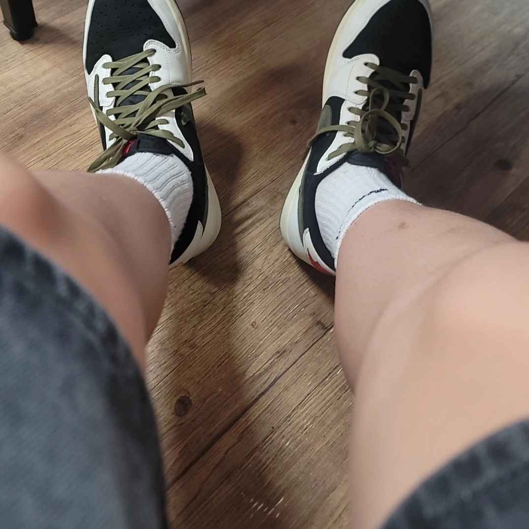 (W) Jordan 1 x Travis Scott Retro Low OG SP Medium Olive 착용 스타일