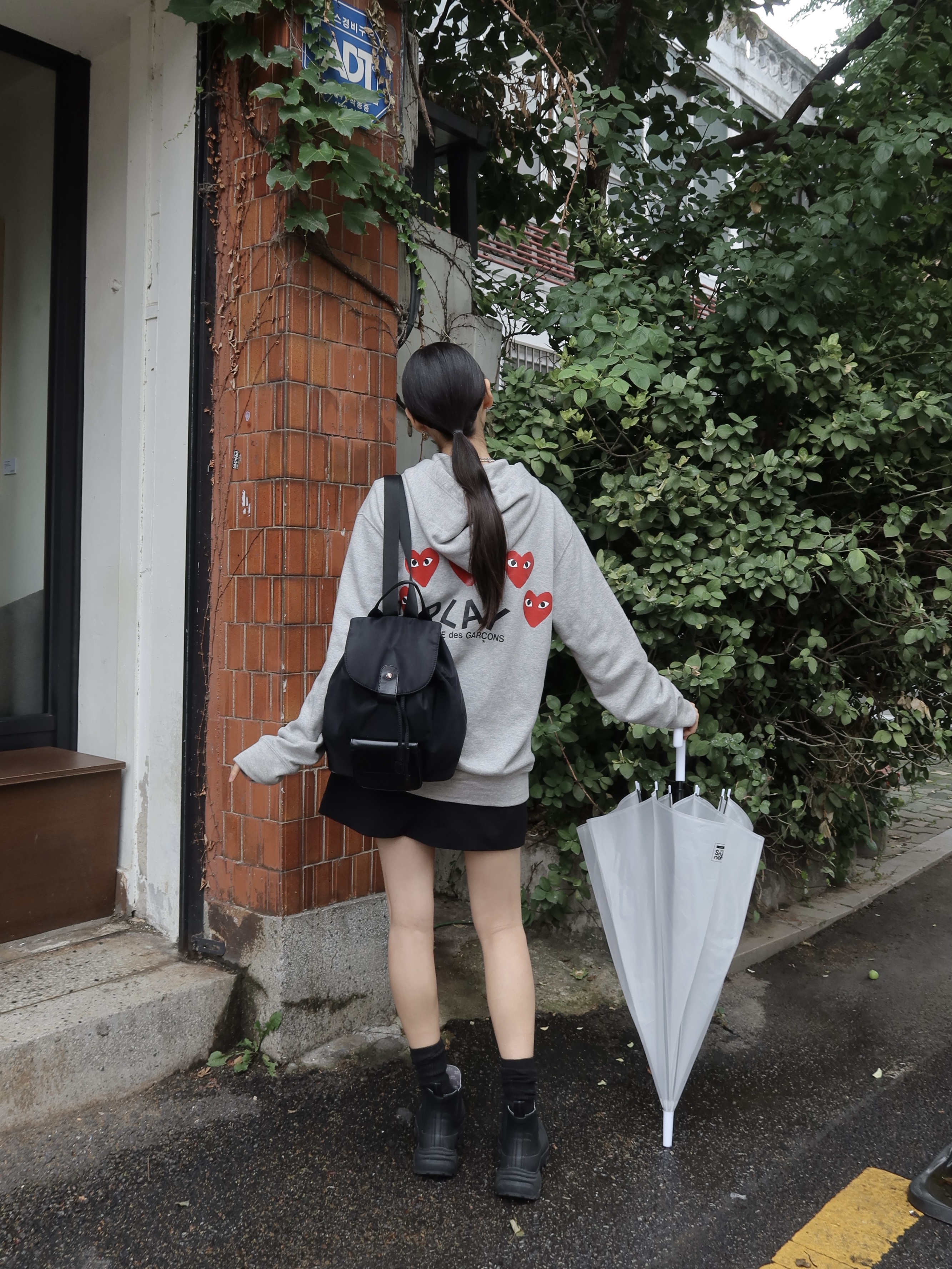 Play Comme des Garcons 5 Hearts Zip Hooded Sweatshirt Grey 착용 스타일