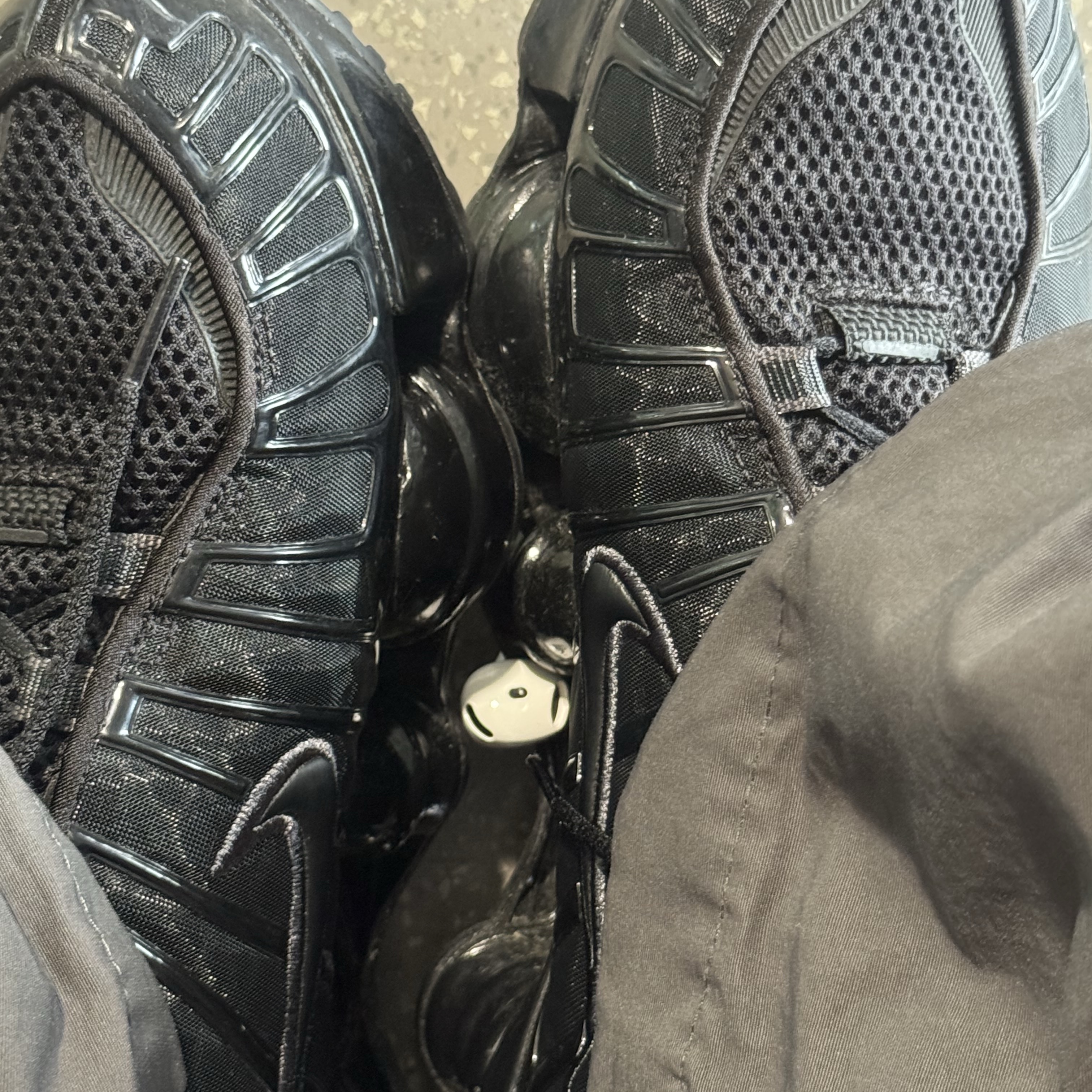 Nike Shox TL Black Metallic Hematite 착용 스타일