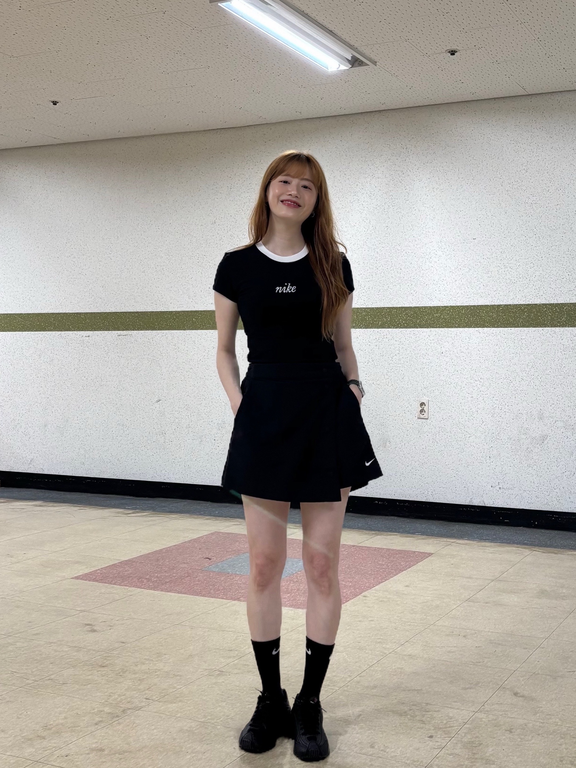 (W) Nike Shox R4 Black 착용 스타일 - 2