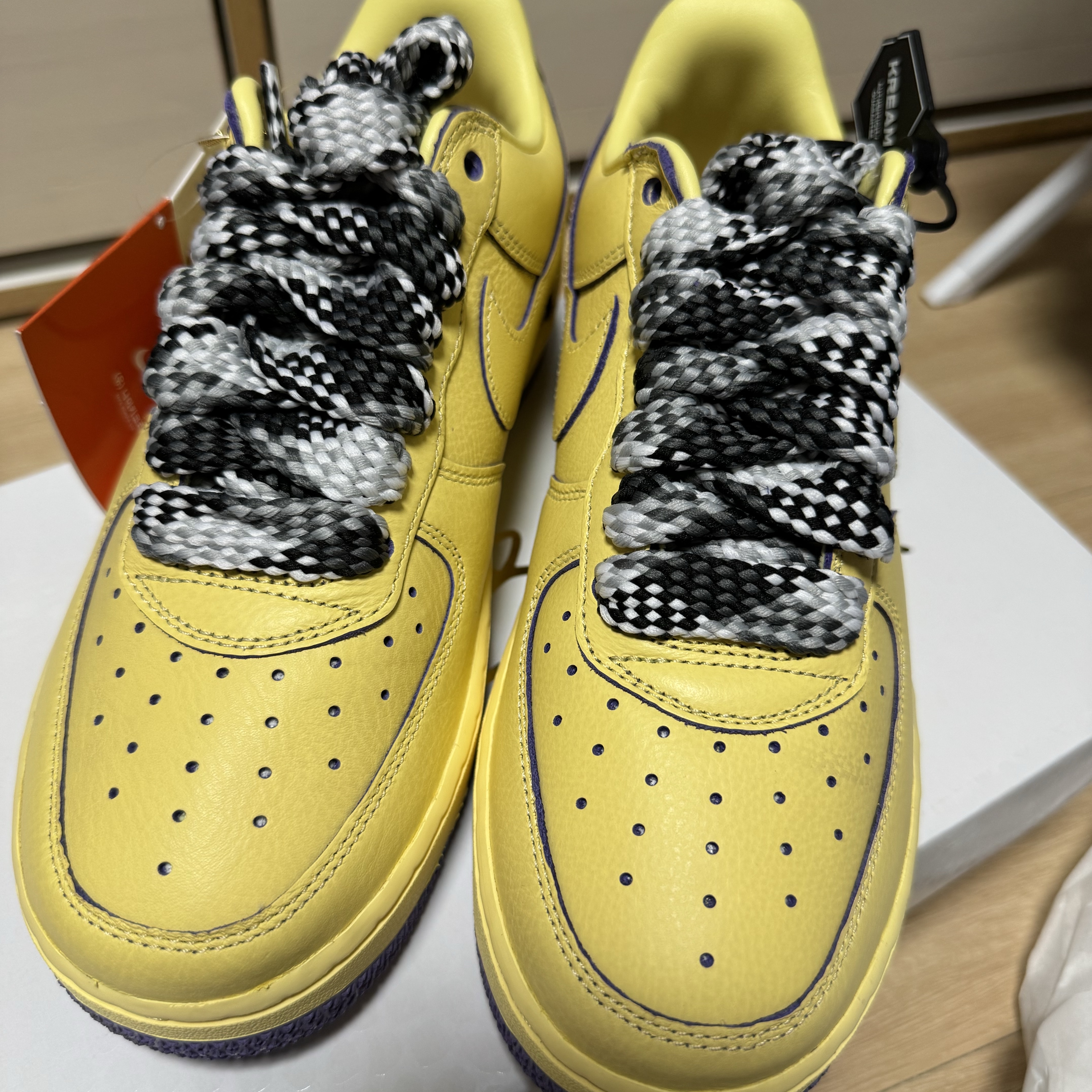 Nike Air Force 1 Low Protro Soft Yellow 착용 스타일 - 1