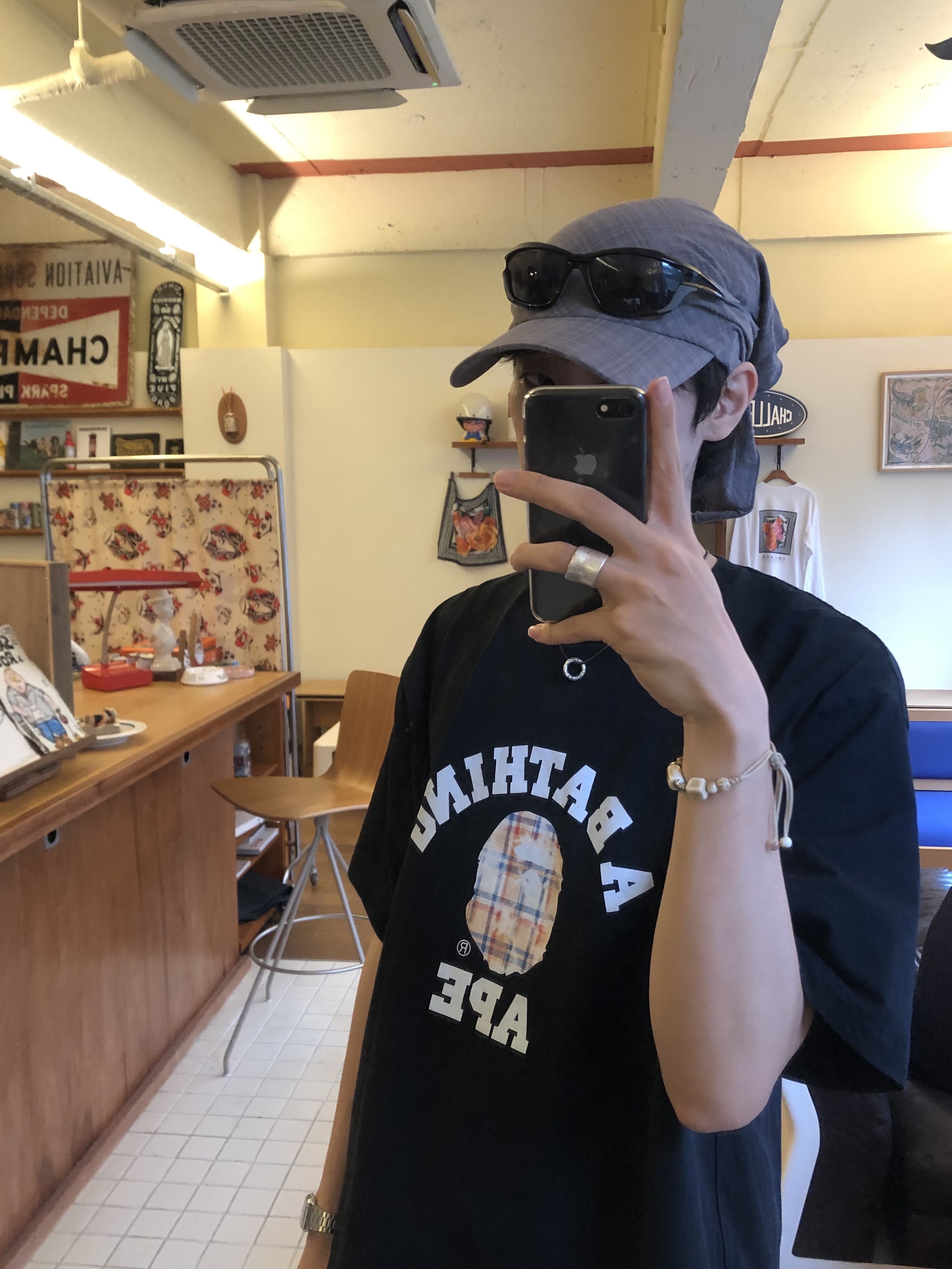 BAPE Bleached BAPE Check College T-Shirt Black 착용 스타일 - 2
