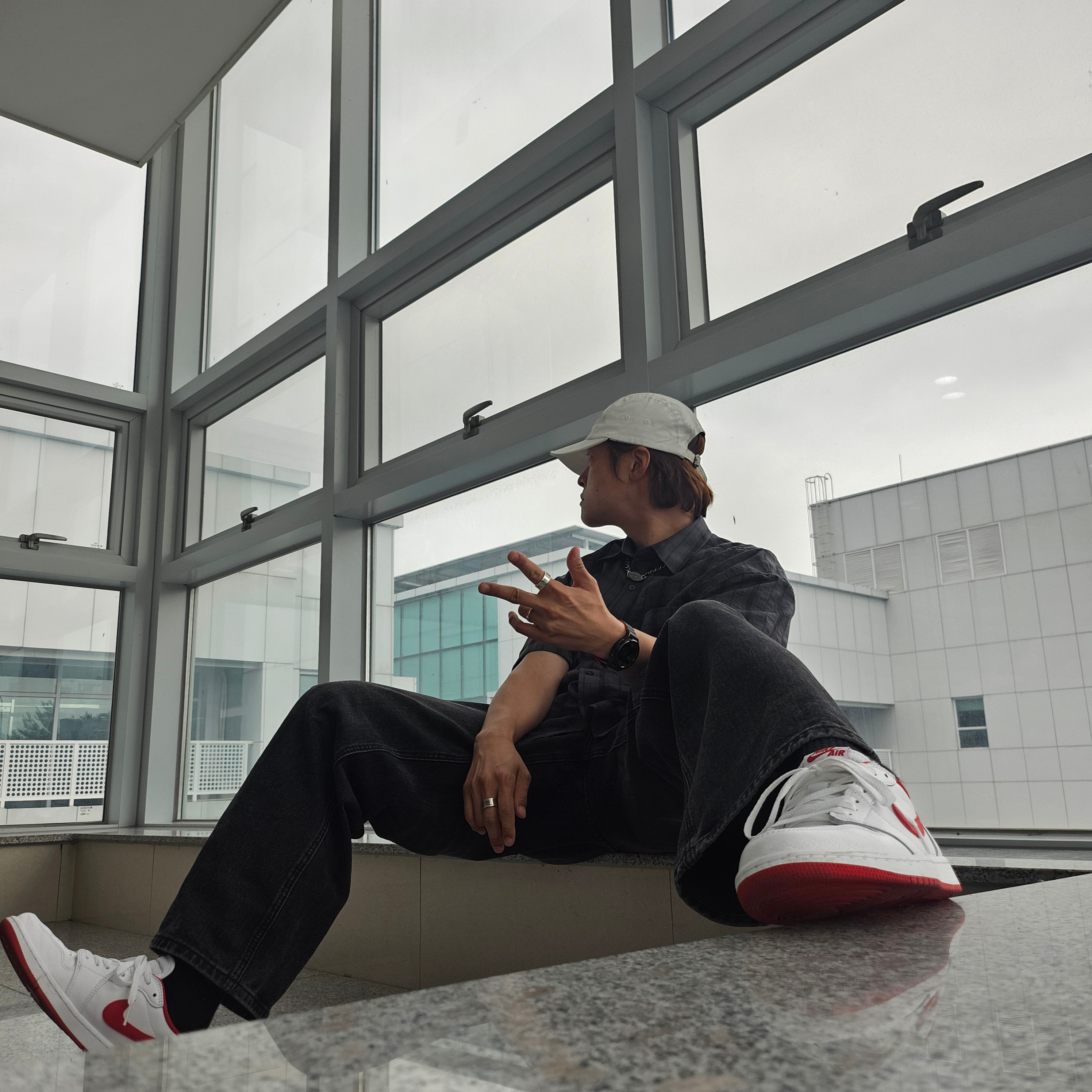 Supreme x MM6 Maison Margiela Painted Camp Cap White - 24SS, Jordan 1 Retro Low OG University Red 착용 스타일 - 2