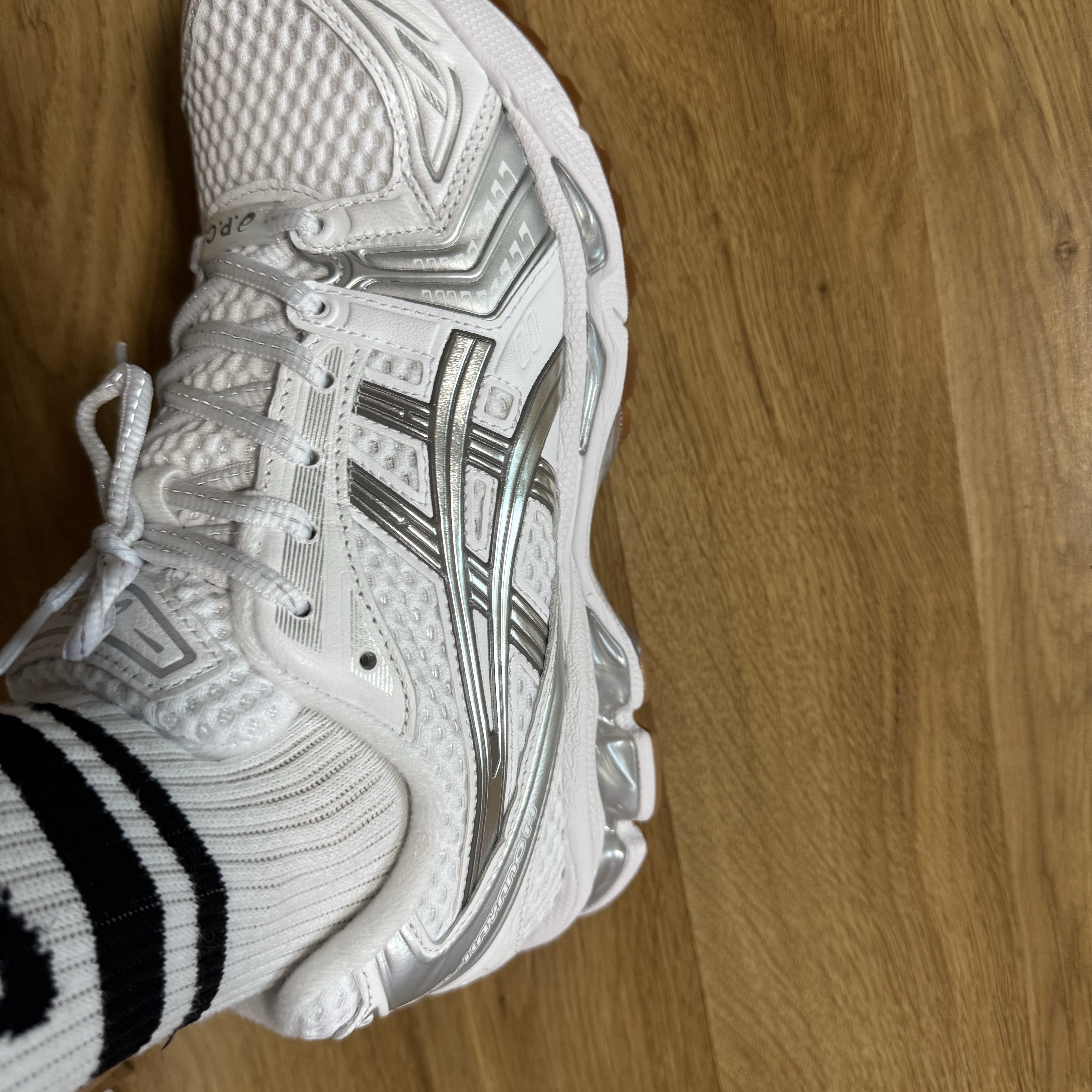 Asics x A.P.C. Gel-Kayano 14 White Pure Silver 착용 스타일 - 1