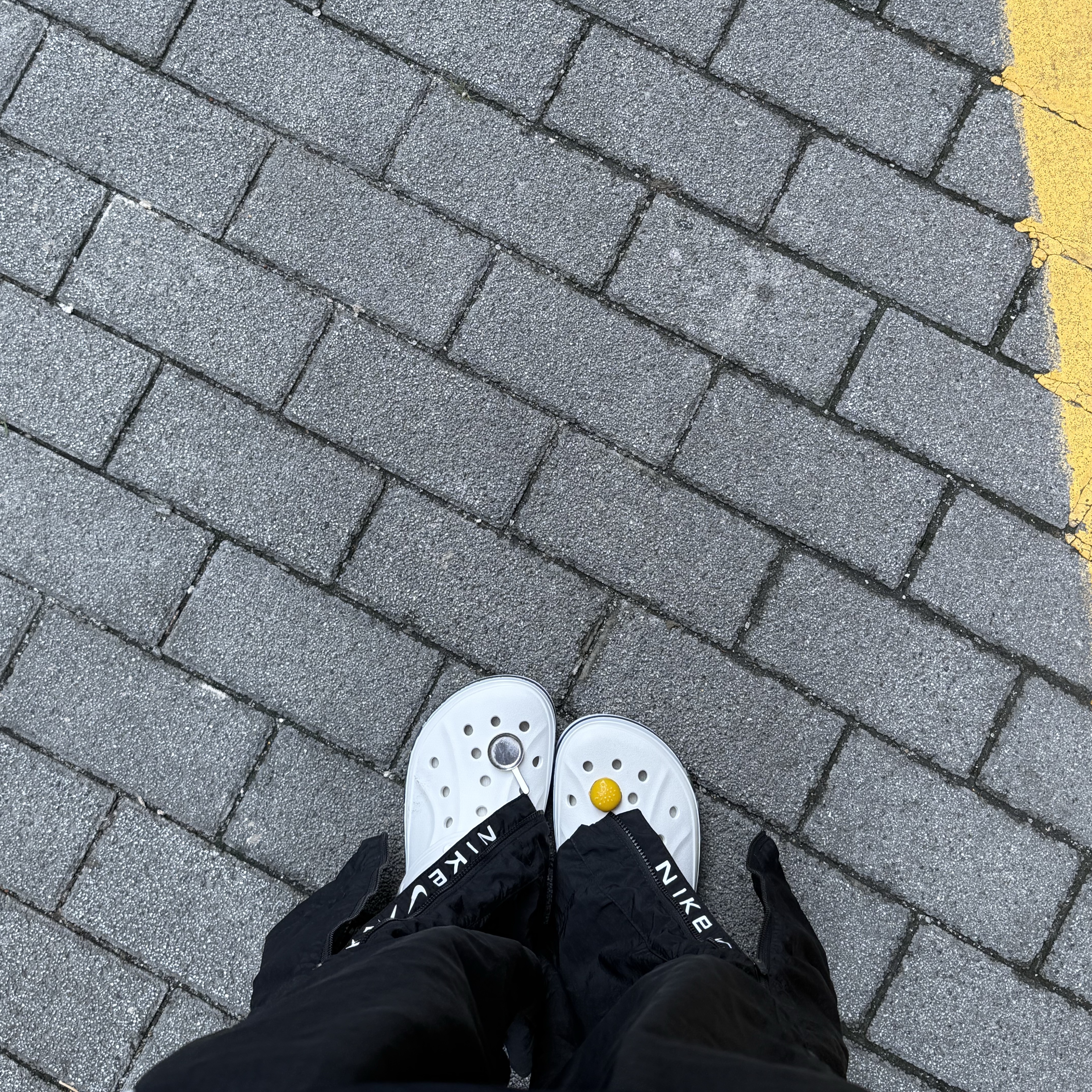 Crocs Bayaband Clog White Navy 착용 스타일