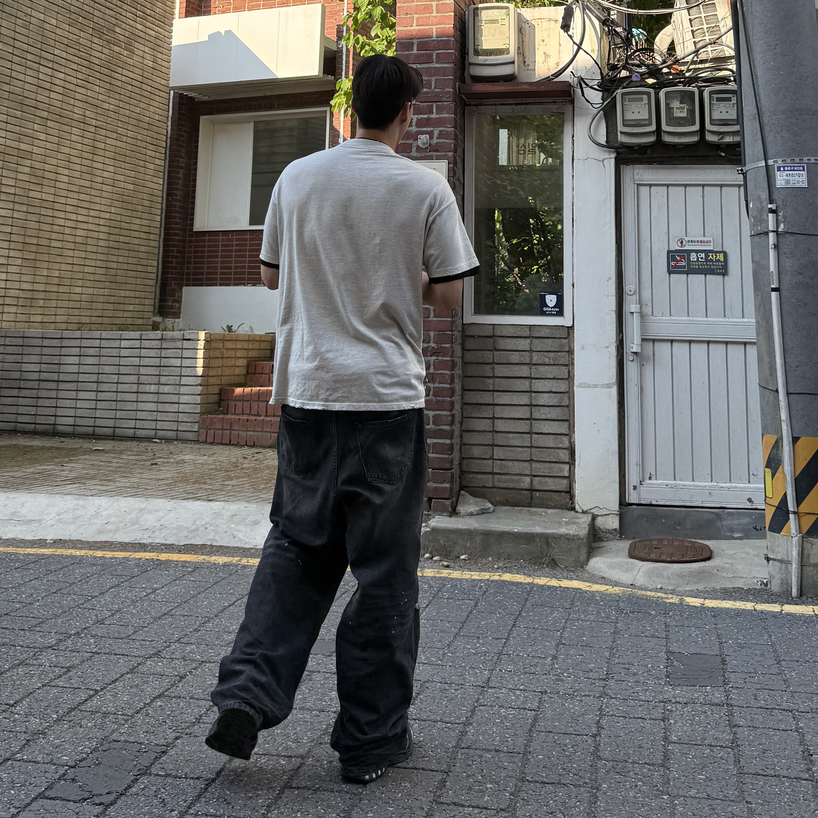 Salomon x The Broken Arm XA Jungle Black White, Farfromwhat Far Vintage Washed Jeans Blue 착용 스타일 - 4