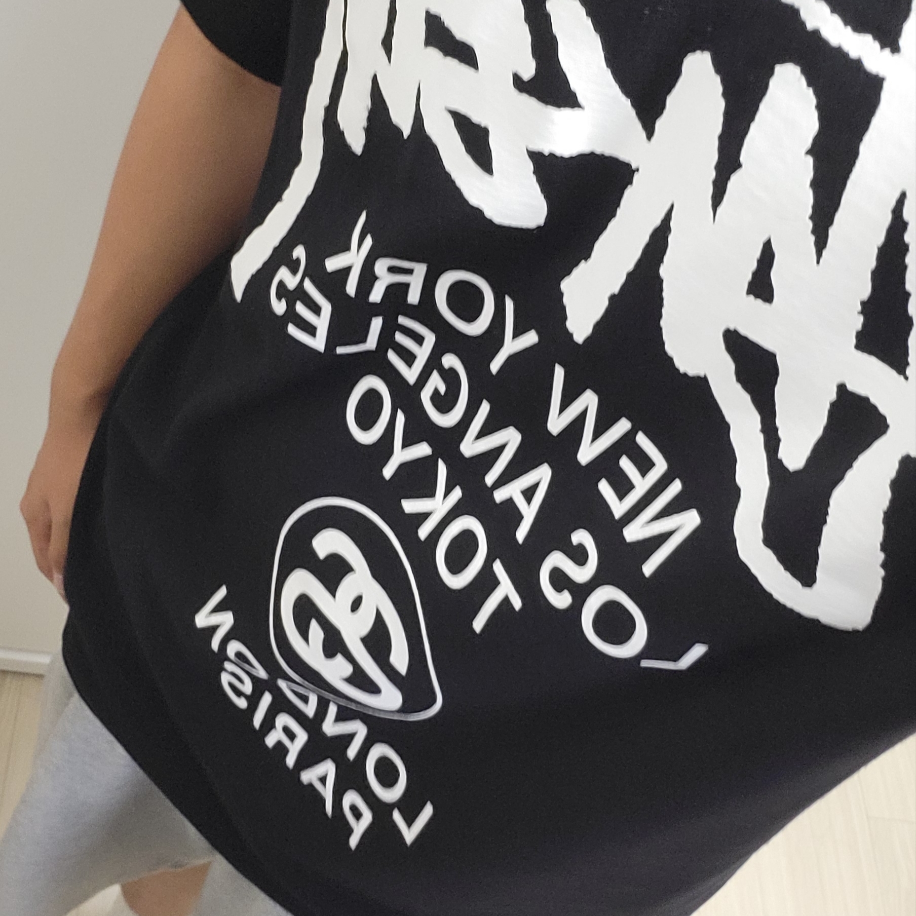 Stussy World Tour T-Shirt Black 2024,2025 착용 스타일