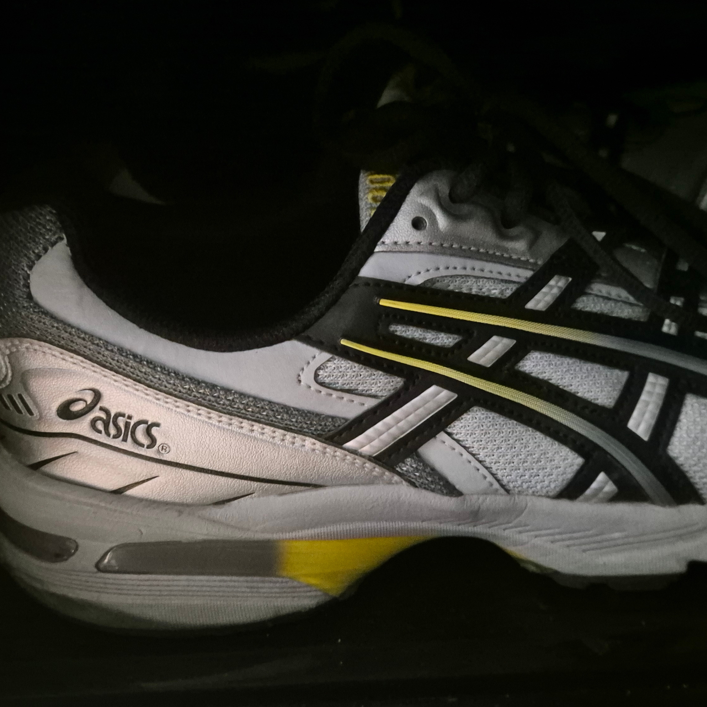 Asics Gel-1090 Mid Grey Black 착용 스타일