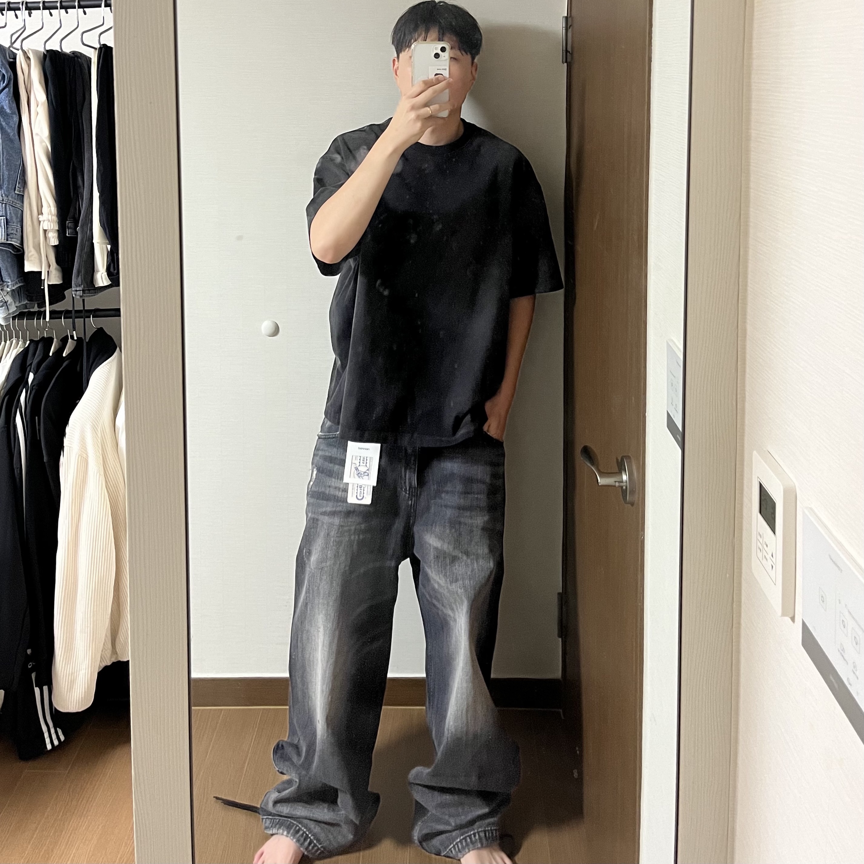 Nonnod Double Pocket Japanese Denim Washed Black, Nonnod Back Detail T Shirt Washed Black 착용 스타일 - 1