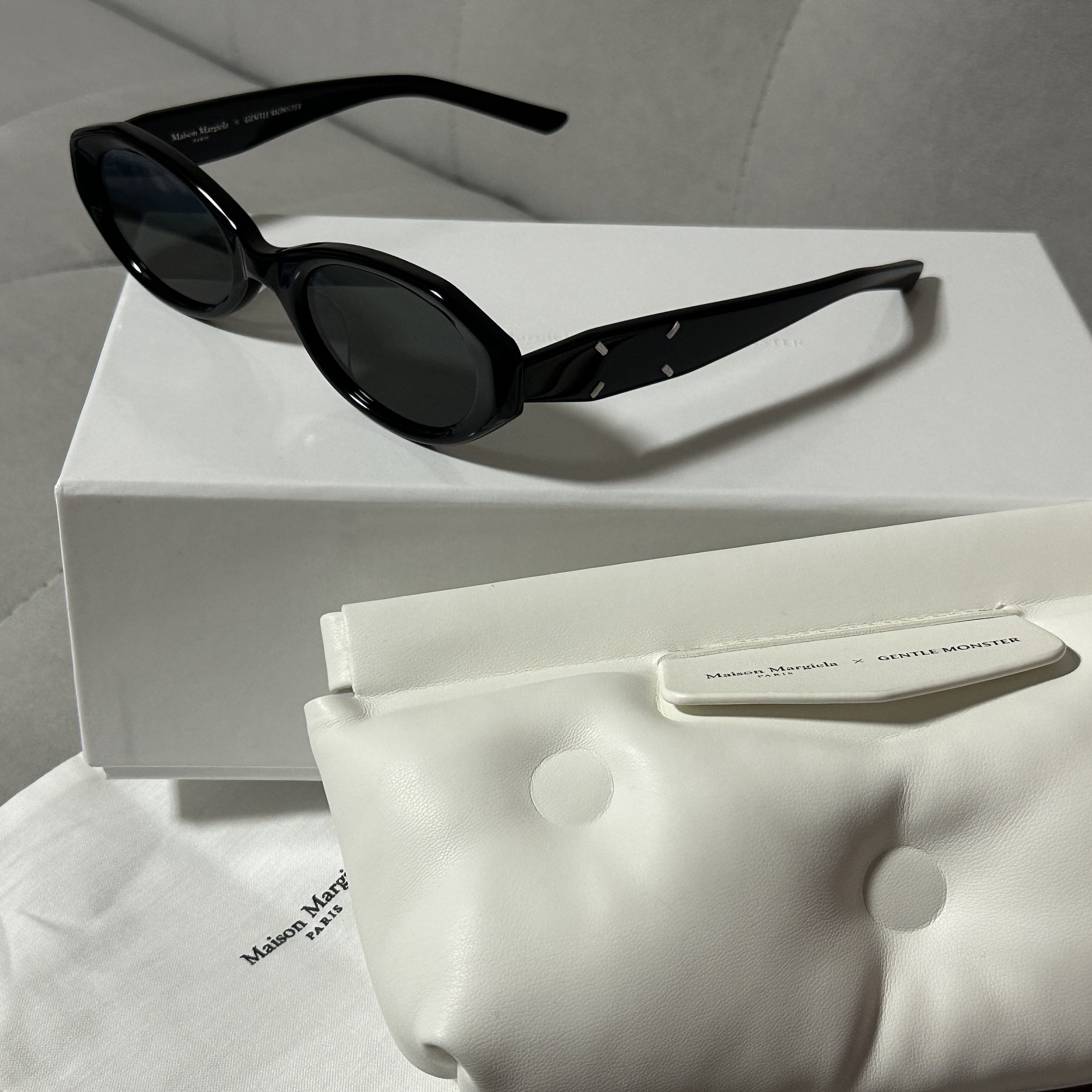 Gentle Monster x Maison Margiela MM204 Black Gray 착용 스타일 - 1