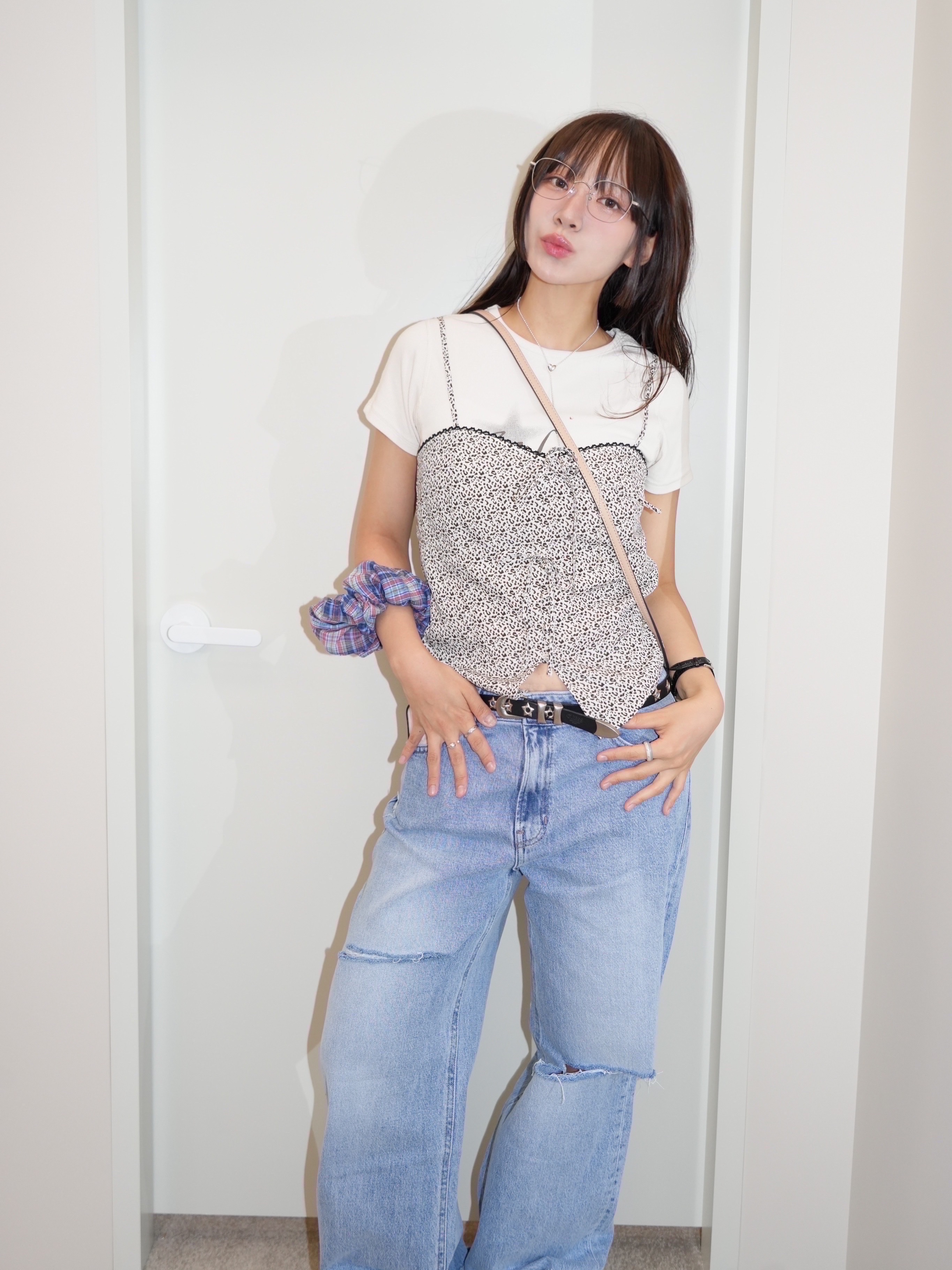Nff Check Scrunchie Big Blue 착용 스타일 - 1